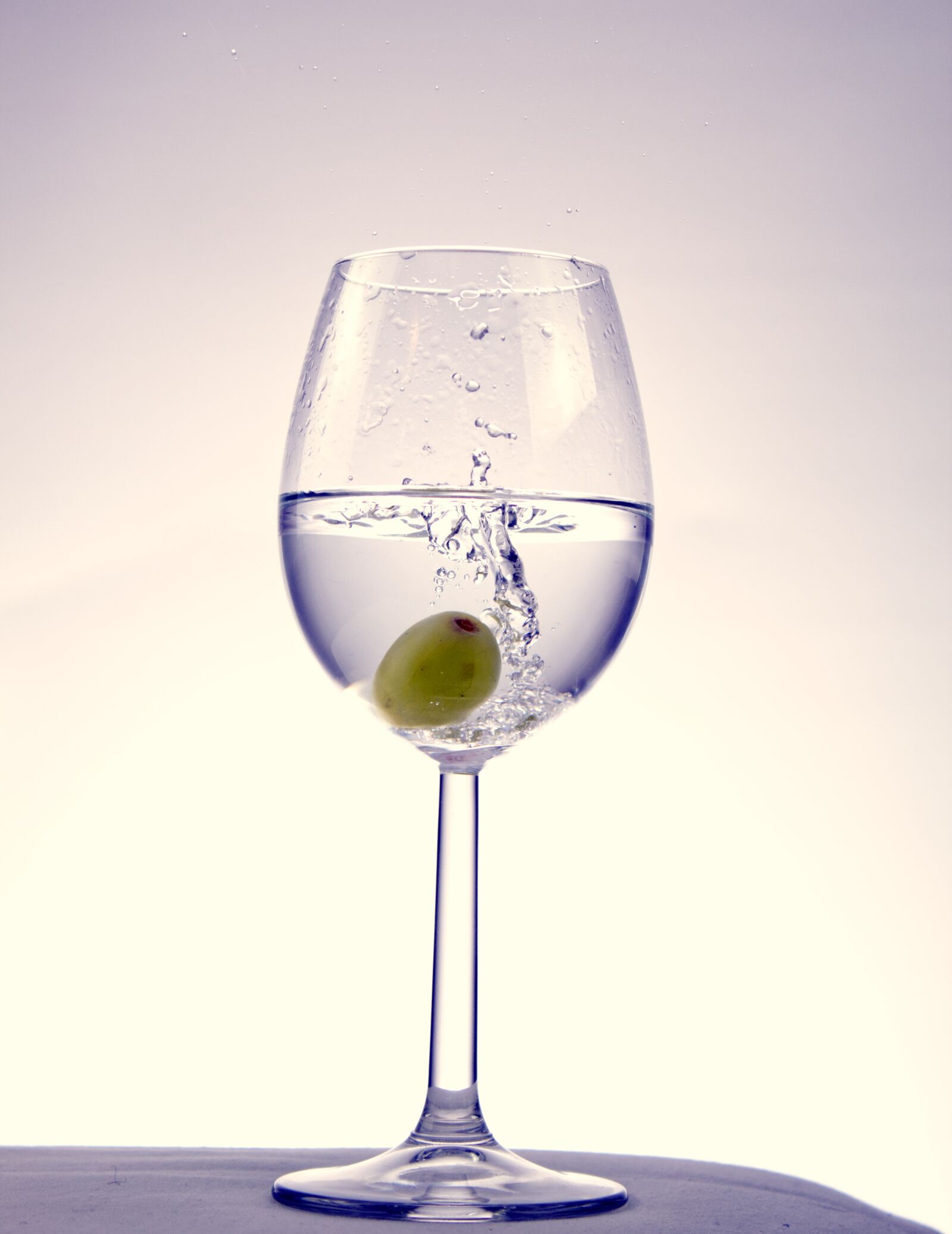 Canon EOS 1300D (EOS Rebel T6 / EOS Kiss X80) sample photo. Glass, water, liquid photography