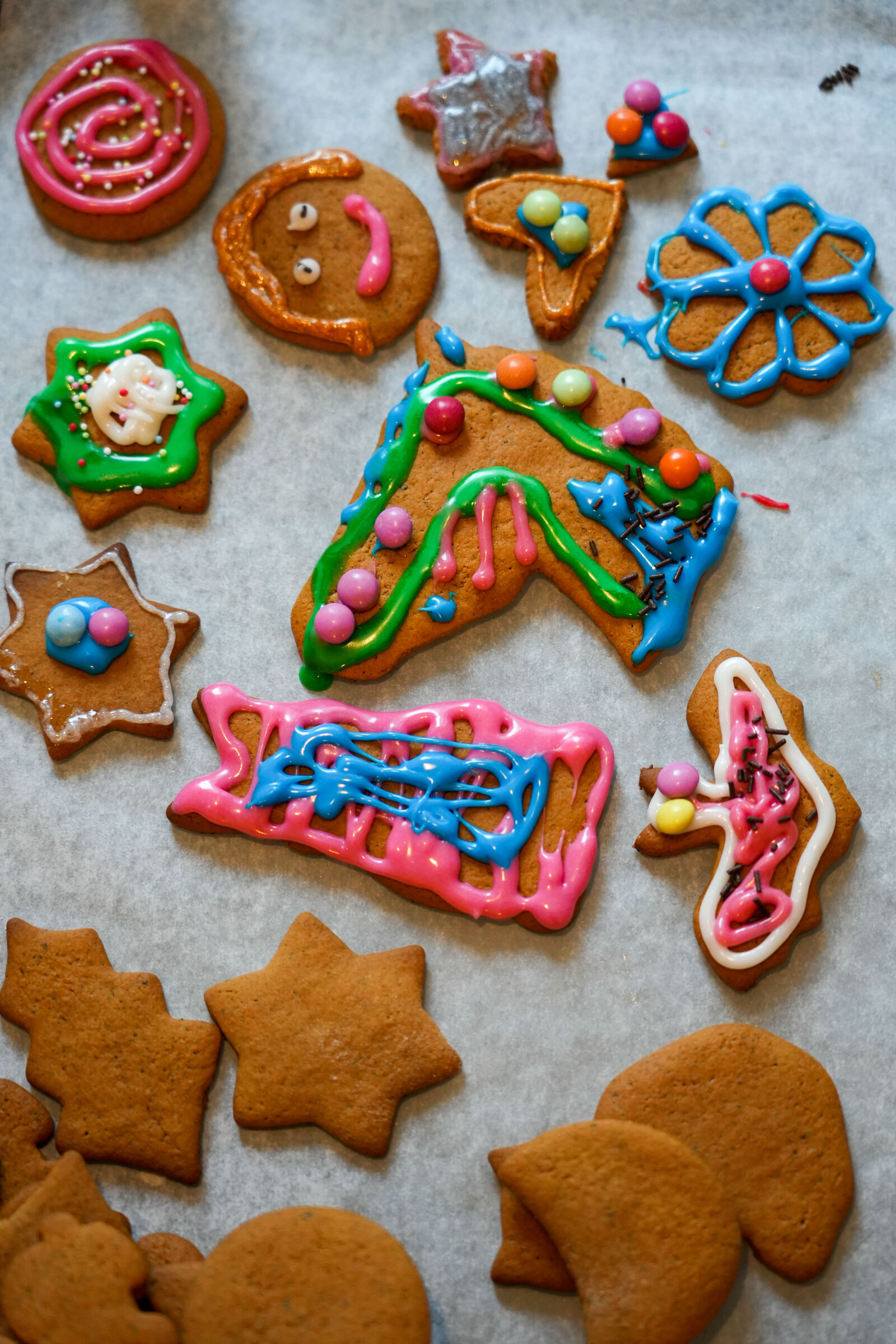 Sony FE 24-105mm F4 G OSS sample photo. Chaotic gingerbread photography