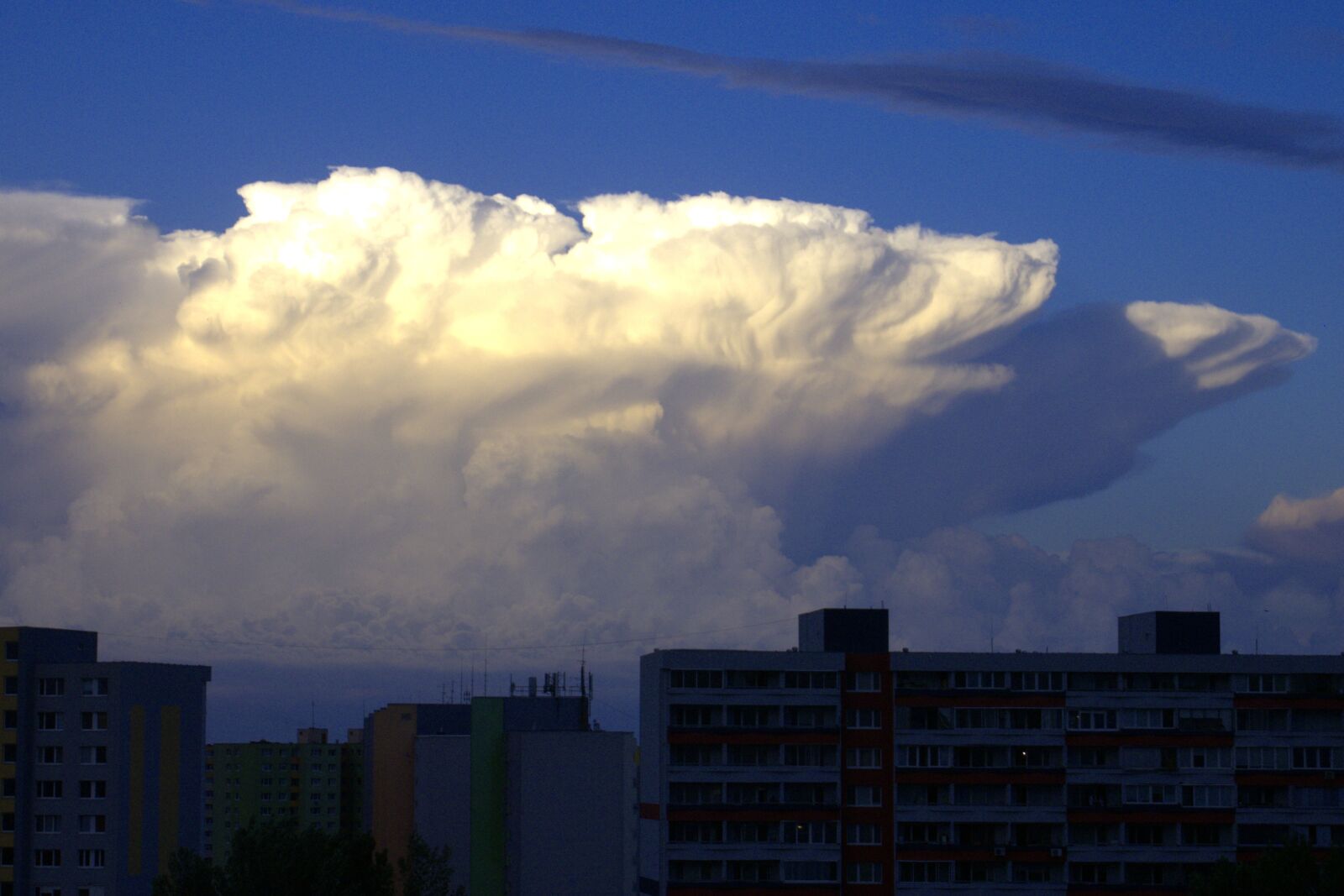 Panasonic Lumix DMC-G6 sample photo. Clouds, the sky, houses photography