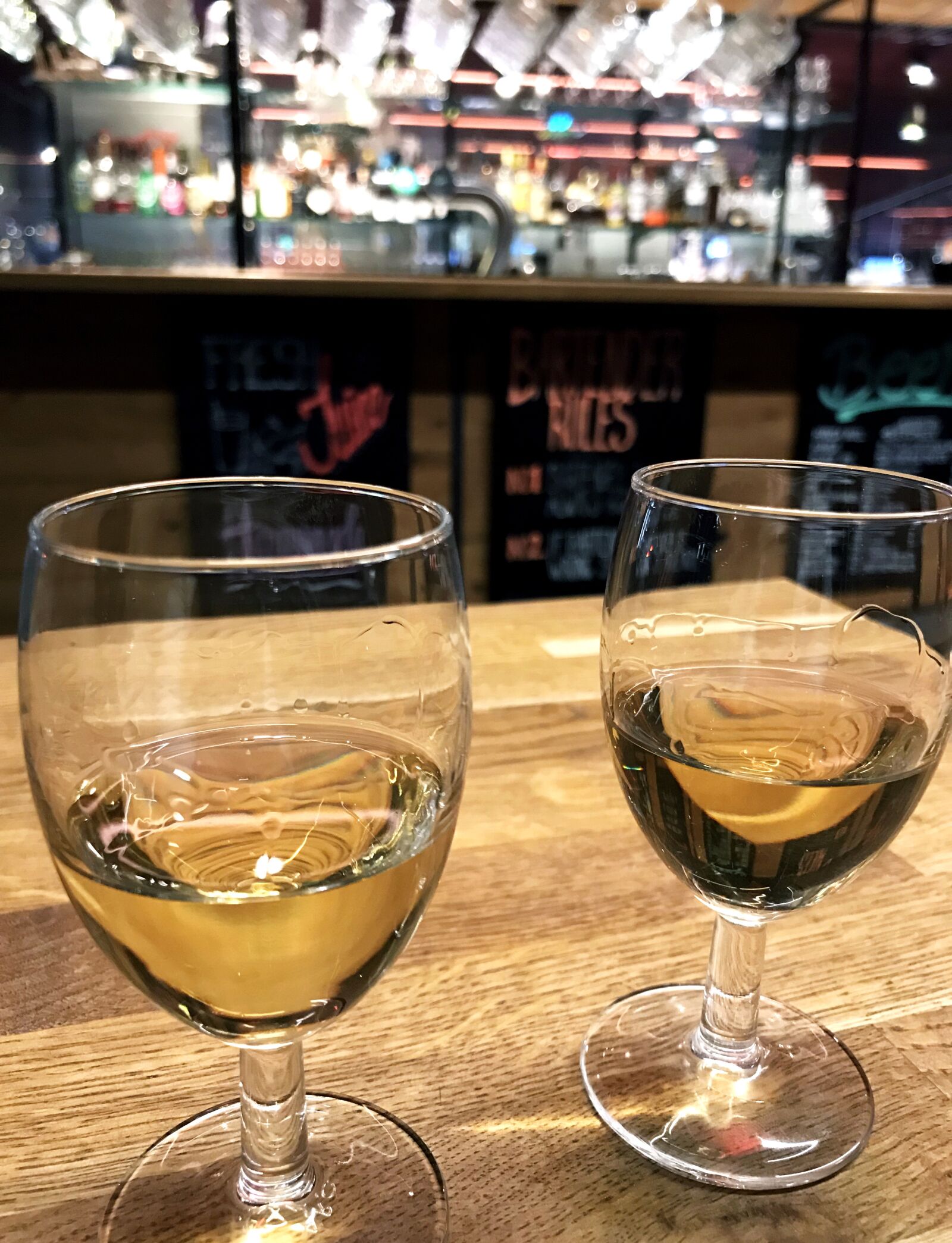 iPhone 7 back camera 3.99mm f/1.8 sample photo. Alcohol, bar, 2 glasses photography