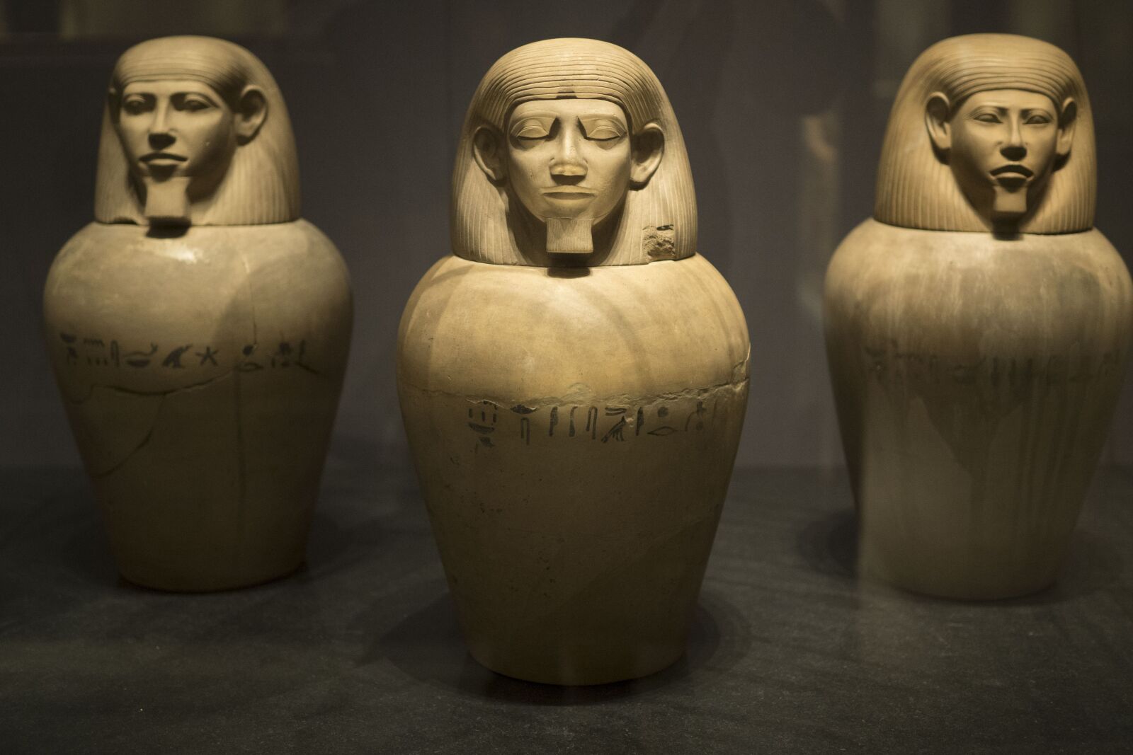 Olympus OM-D E-M5 II sample photo. Sculpture, people, art photography