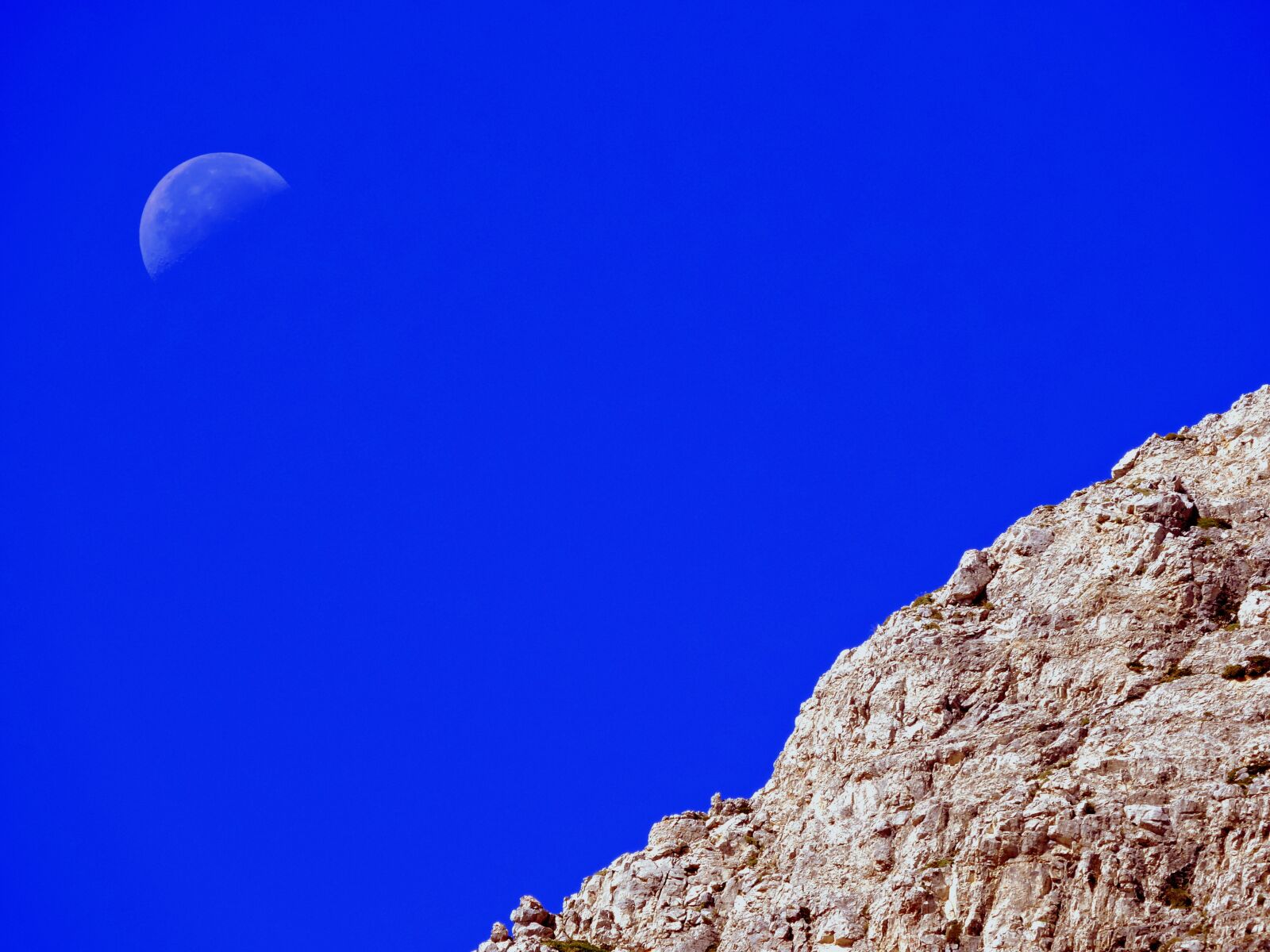 Nikon Coolpix P600 sample photo. Rock, luna, sky photography