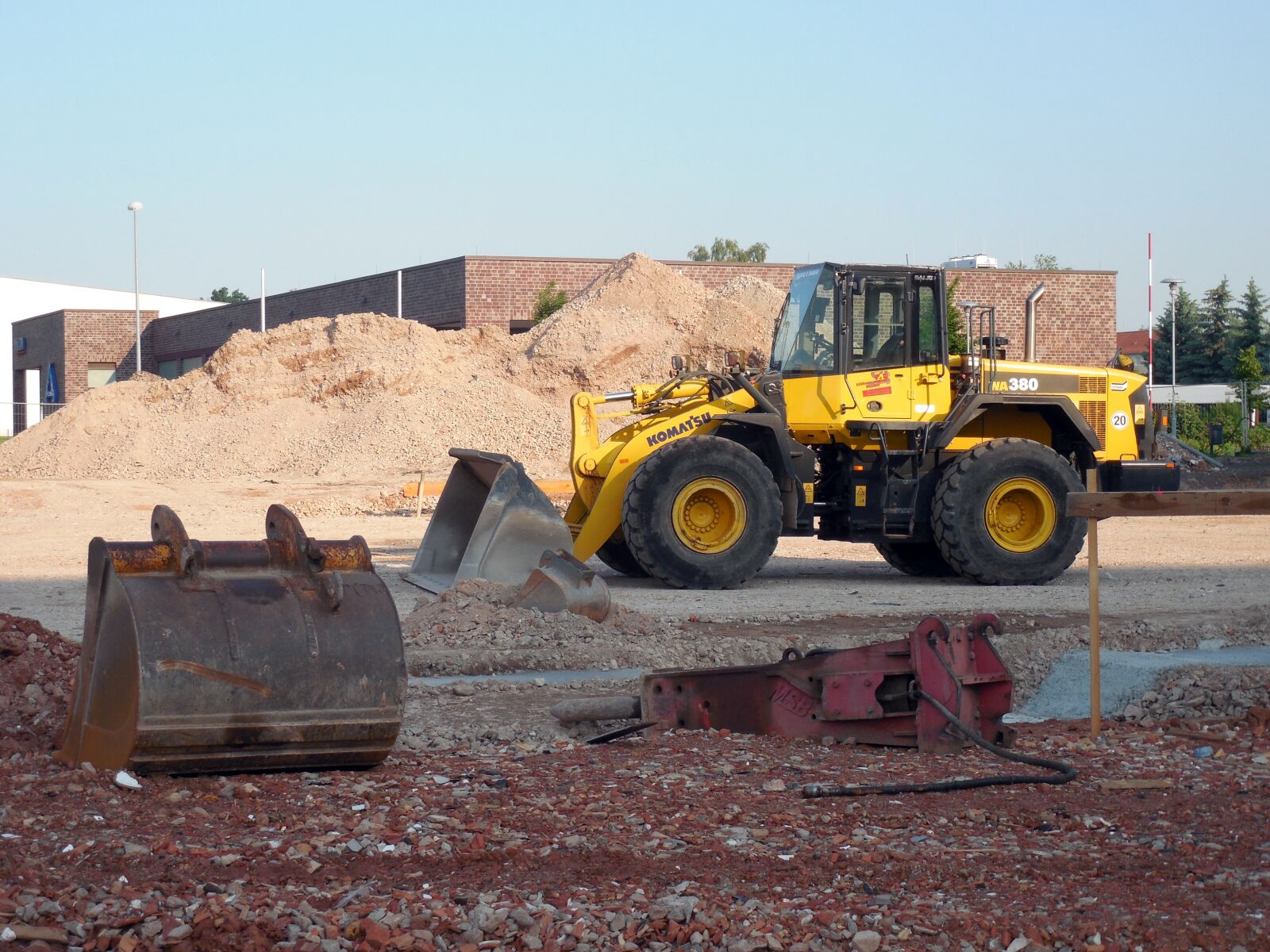 Nikon COOLPIX L620 sample photo. Excavators, construction vehicle, site photography