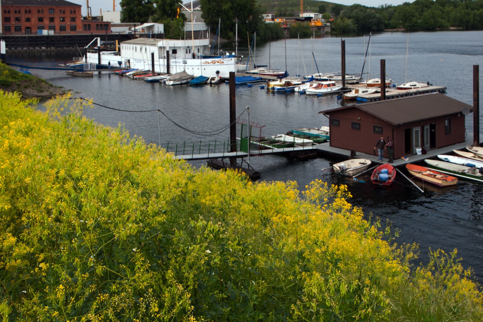 Canon EOS 400D (EOS Digital Rebel XTi / EOS Kiss Digital X) sample photo. Mannheim, old rhine, boat photography