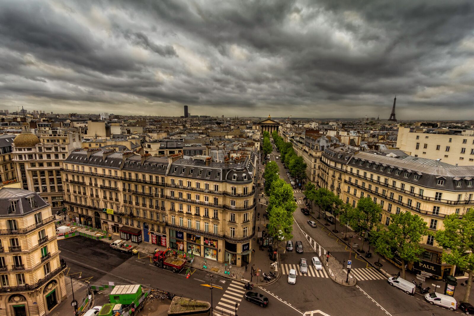 Canon EF-S 10-22mm F3.5-4.5 USM sample photo. Paris, perspective, tourists photography