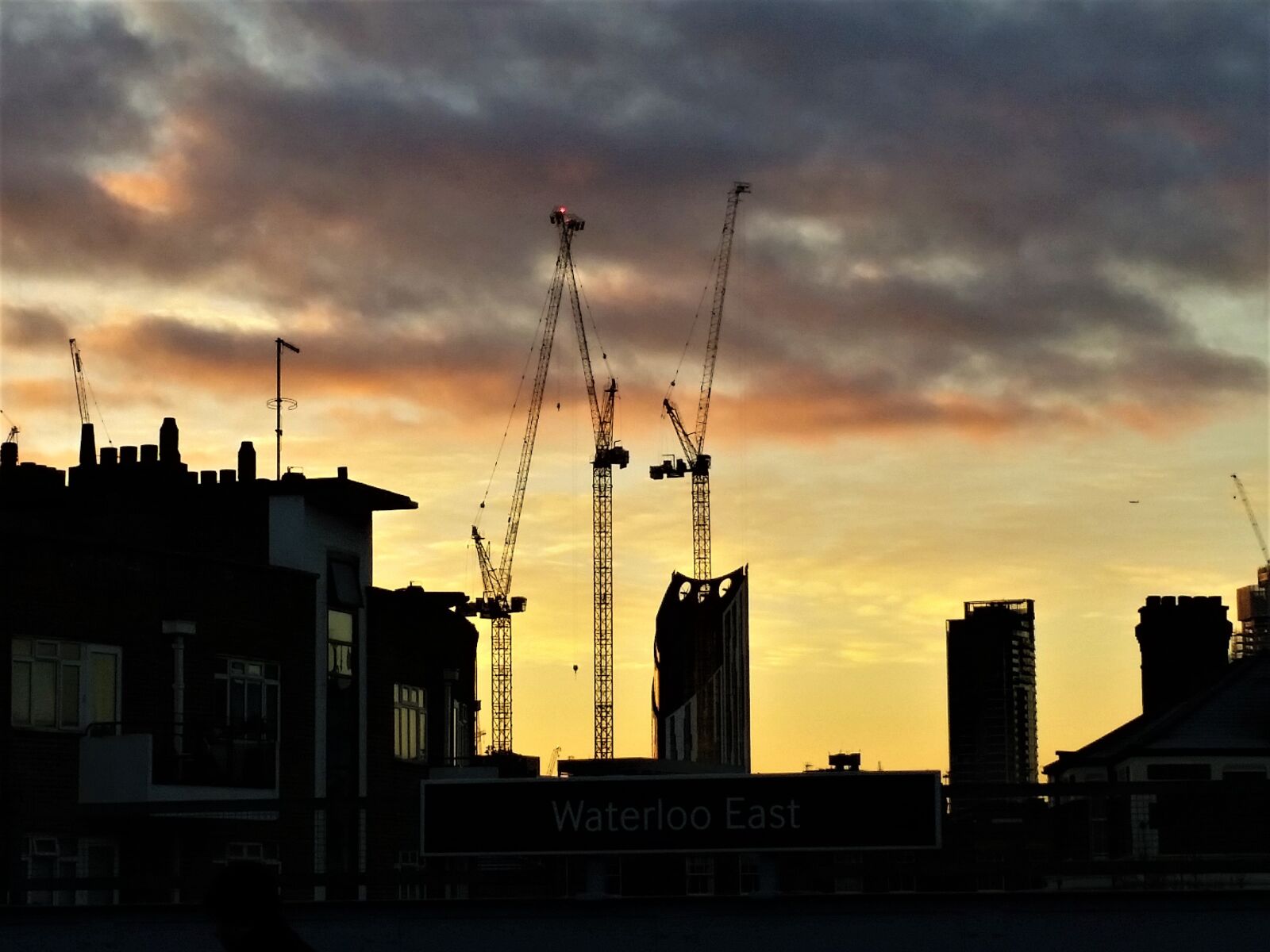 Samsung Galaxy S5 sample photo. Sunrise, cranes, london photography