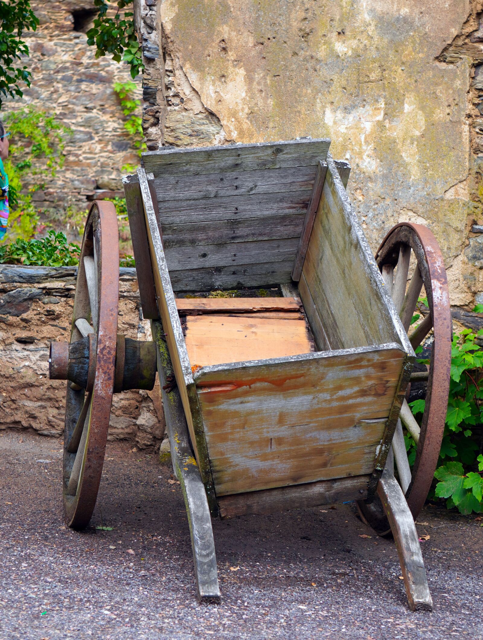 Sony E 55-210mm F4.5-6.3 OSS sample photo. Cart, wood, old photography