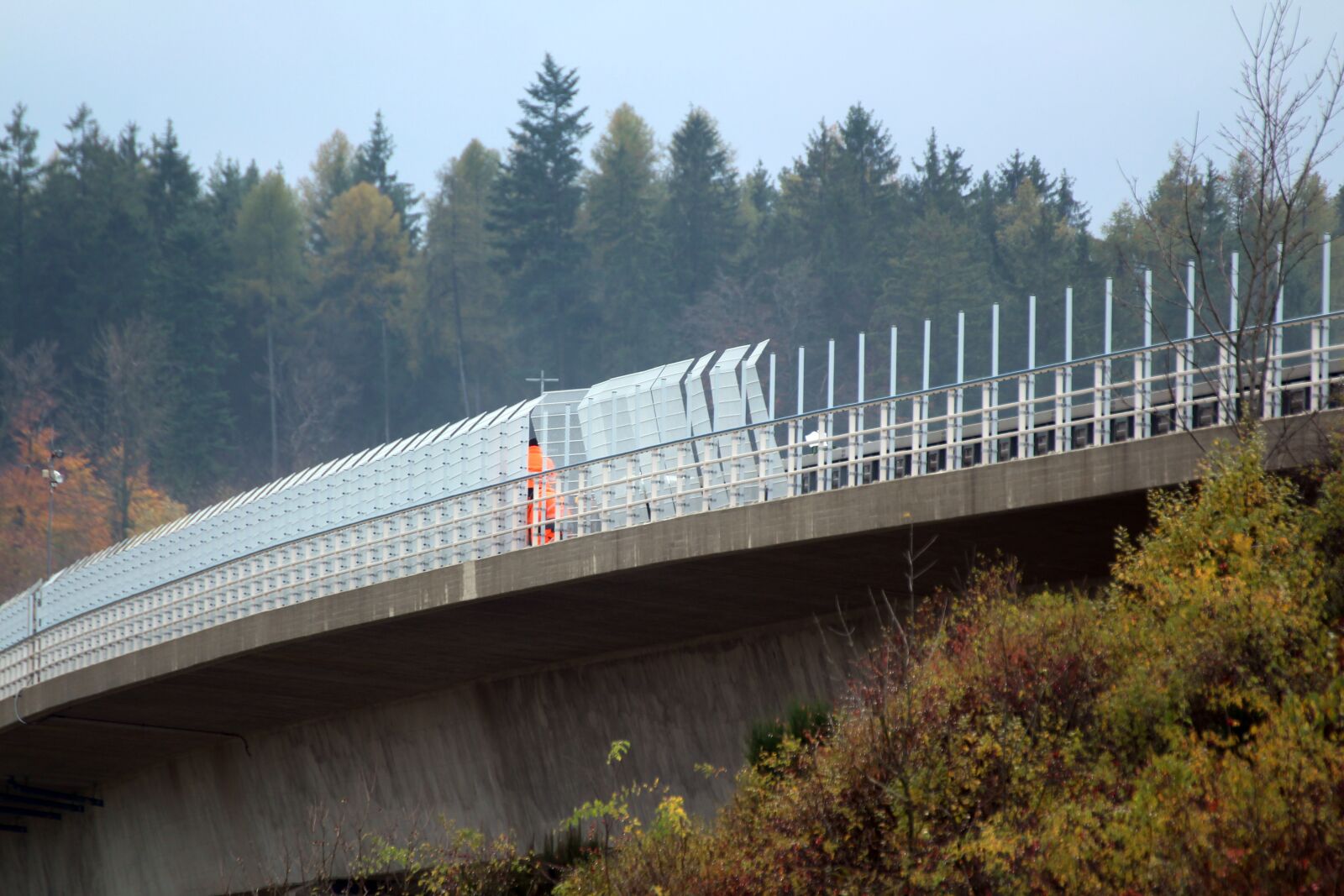 Canon EOS 700D (EOS Rebel T5i / EOS Kiss X7i) sample photo. Bridge, highway, jump protection photography