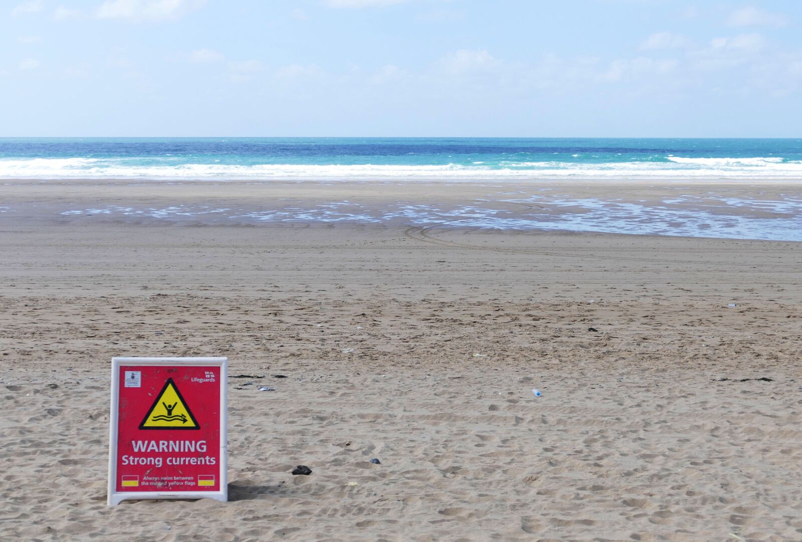 Panasonic Lumix DMC-FZ1000 sample photo. Beach, warning, sea photography