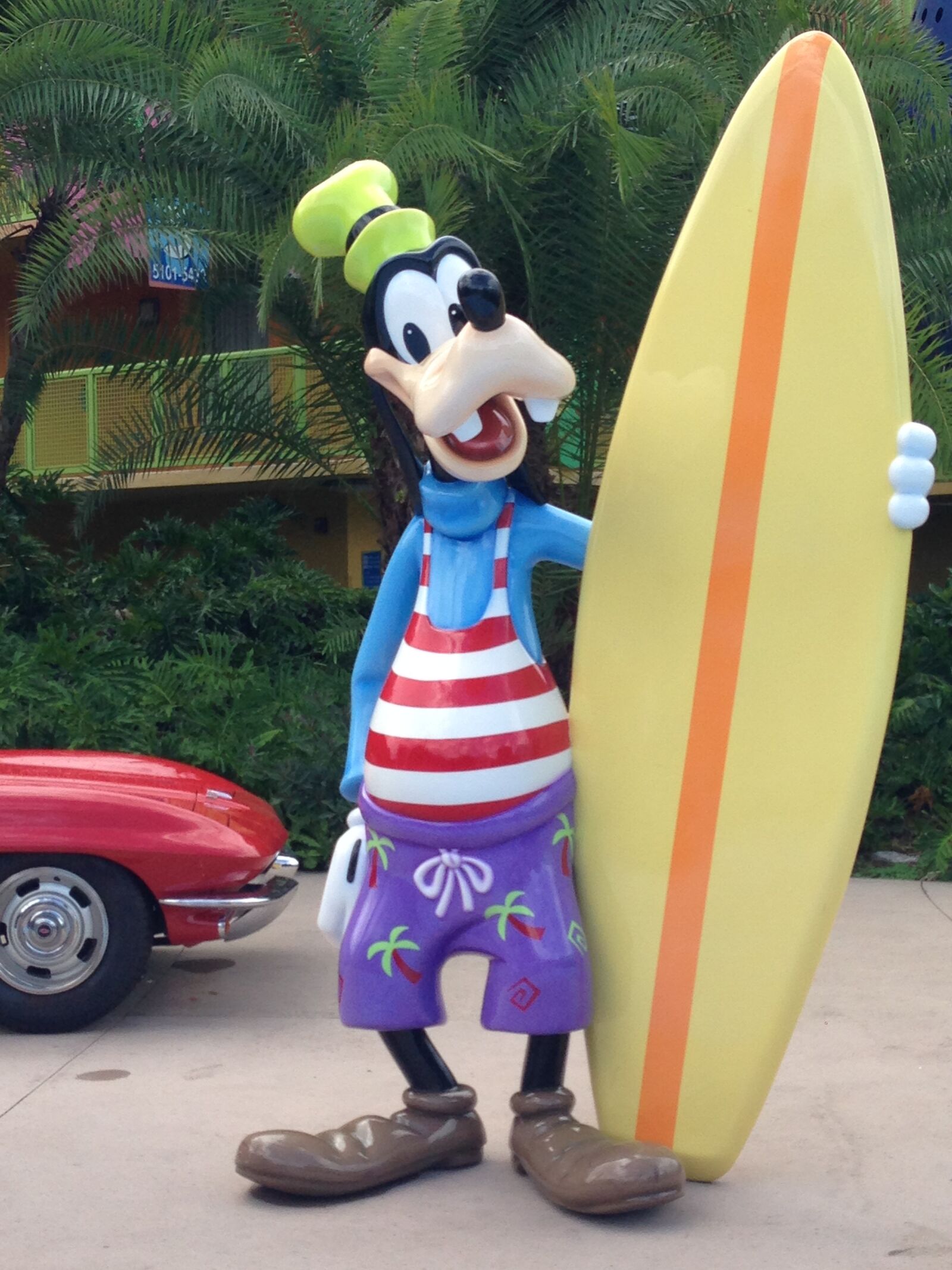 iPhone 5 back camera 4.12mm f/2.4 sample photo. Goofy, surfboard, disney photography