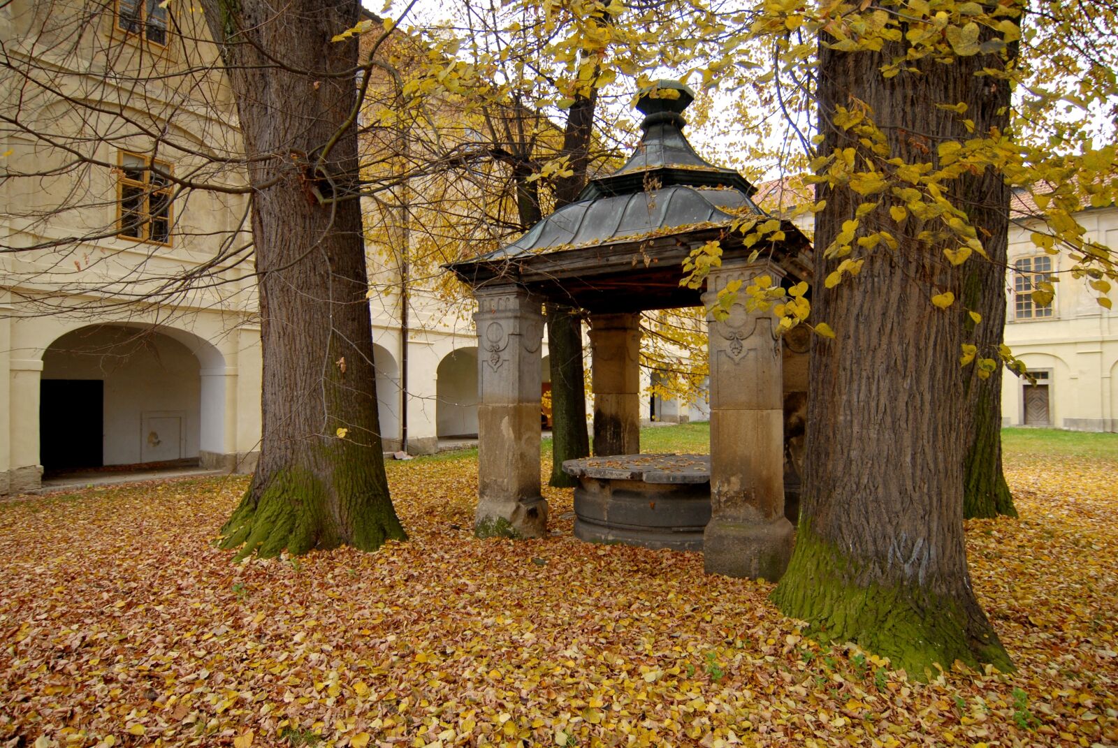 Nikon D200 sample photo. Monastery, courtyard photography
