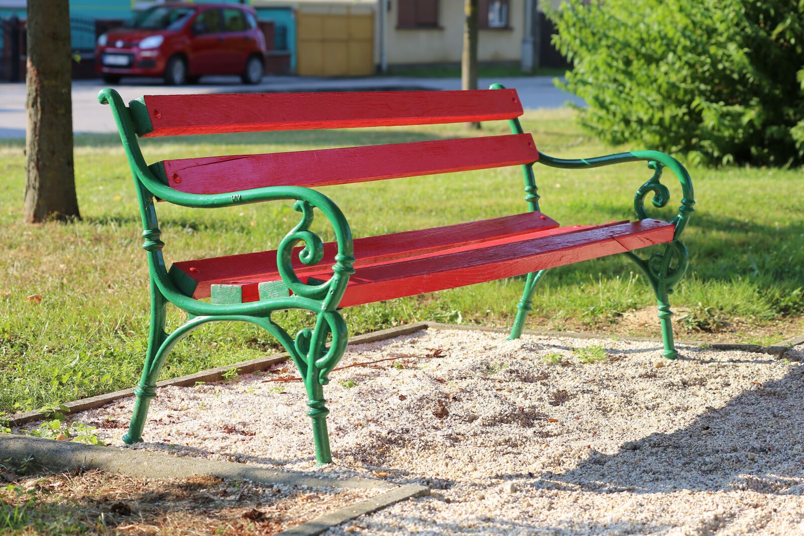 Canon EF 70-300 F4-5.6 IS II USM sample photo. Red bench, park, green photography