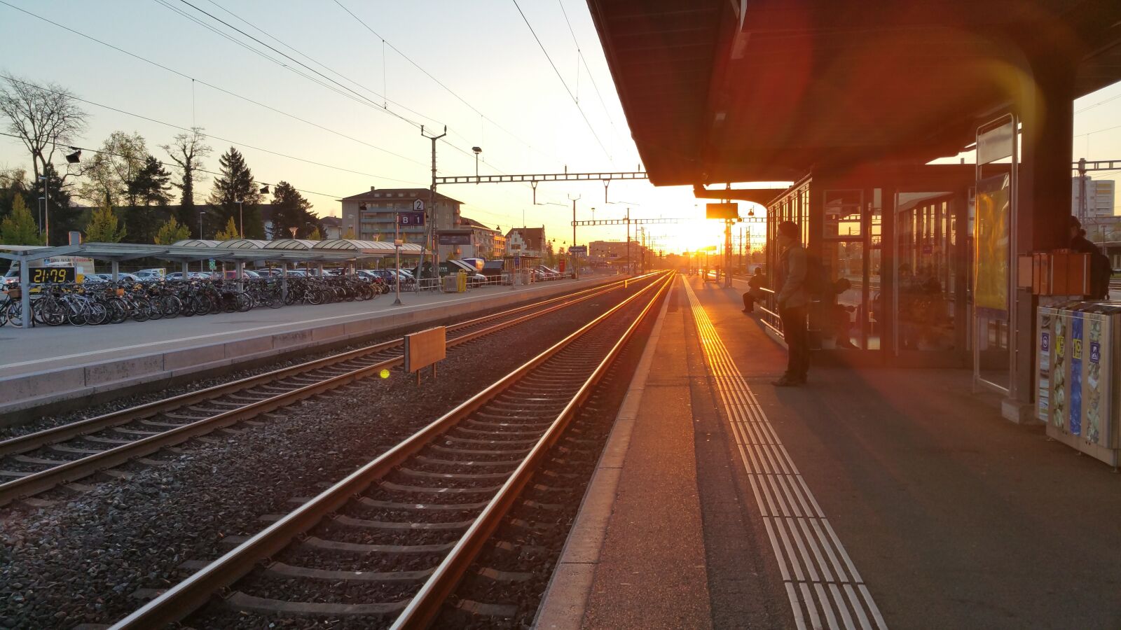 Samsung Galaxy Note4 sample photo. Sunrise, railway photography