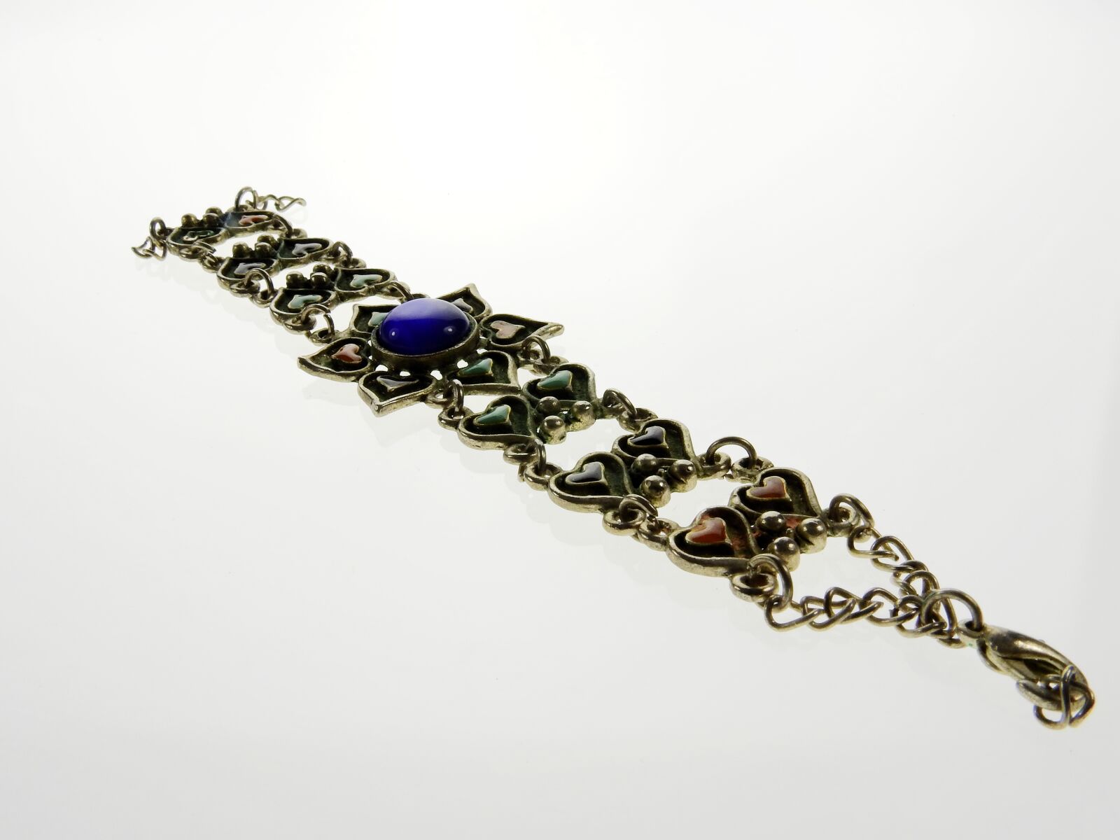 Nikon Coolpix P900 sample photo. Jewellery, bangle, chain photography
