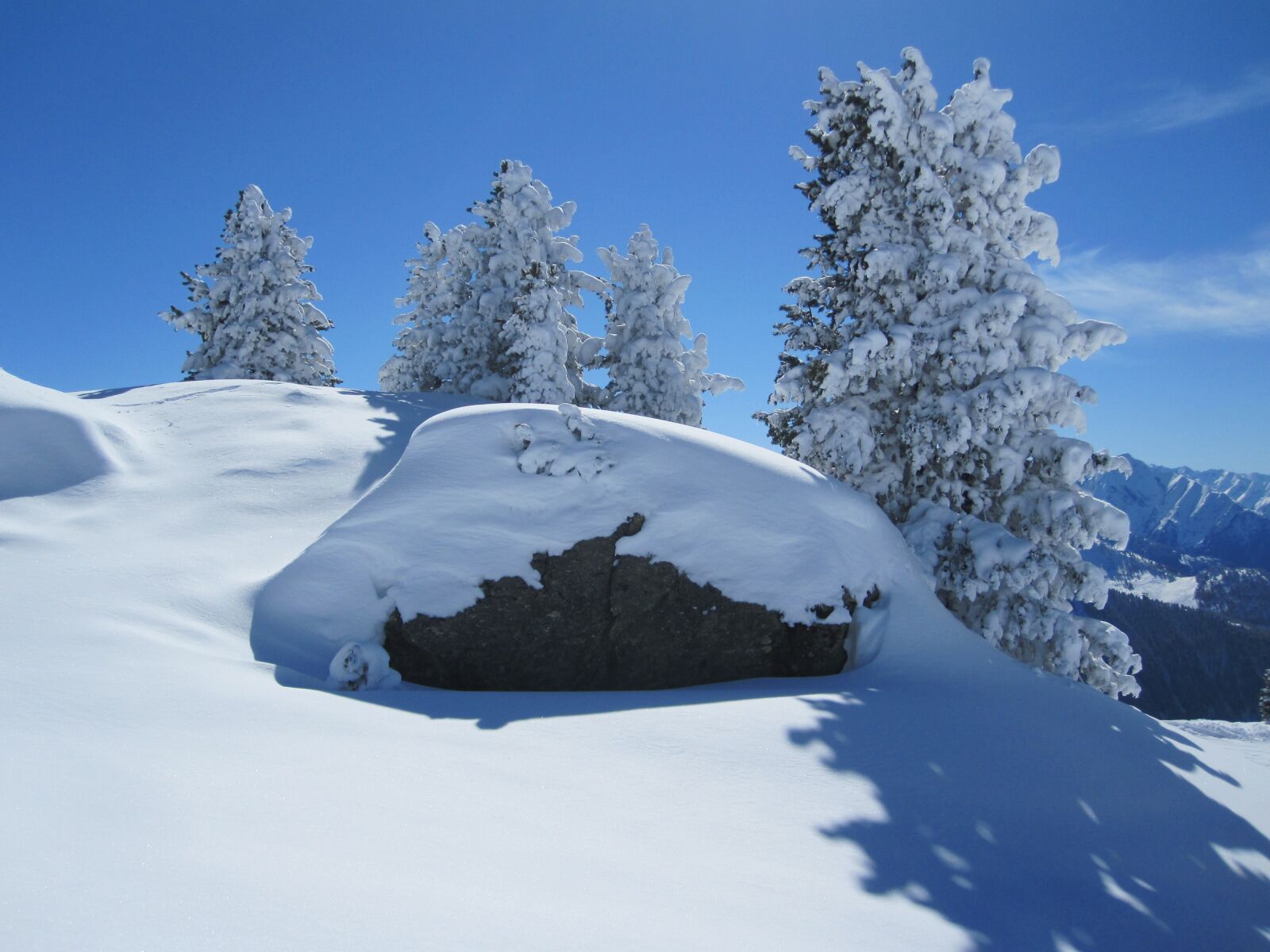 Canon PowerShot SD780 IS (Digital IXUS 100 IS / IXY Digital 210 IS) sample photo. Snow, winter, mountain photography