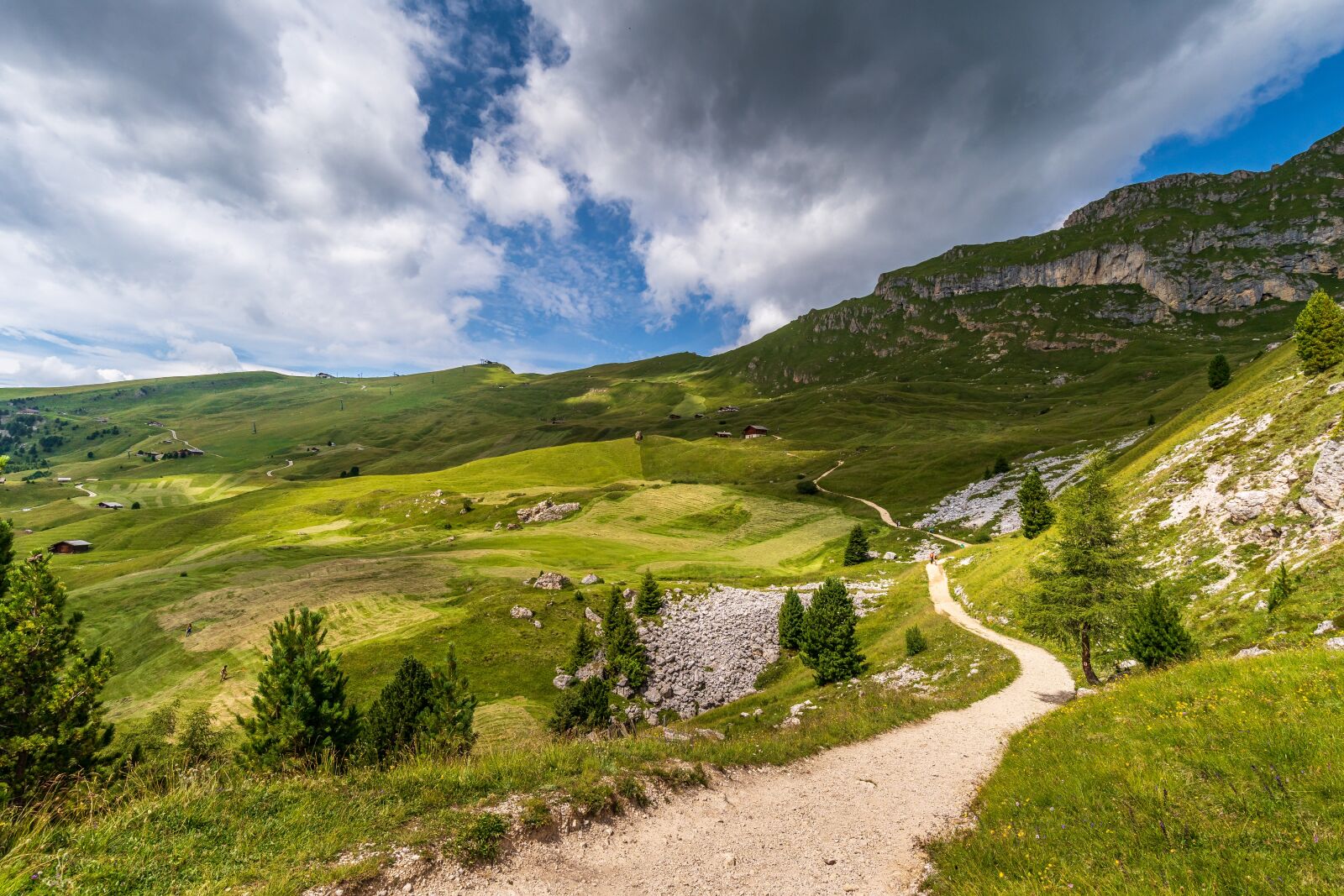 DT 16-35mm F4 SAM sample photo. Landscape, trail, mountains photography