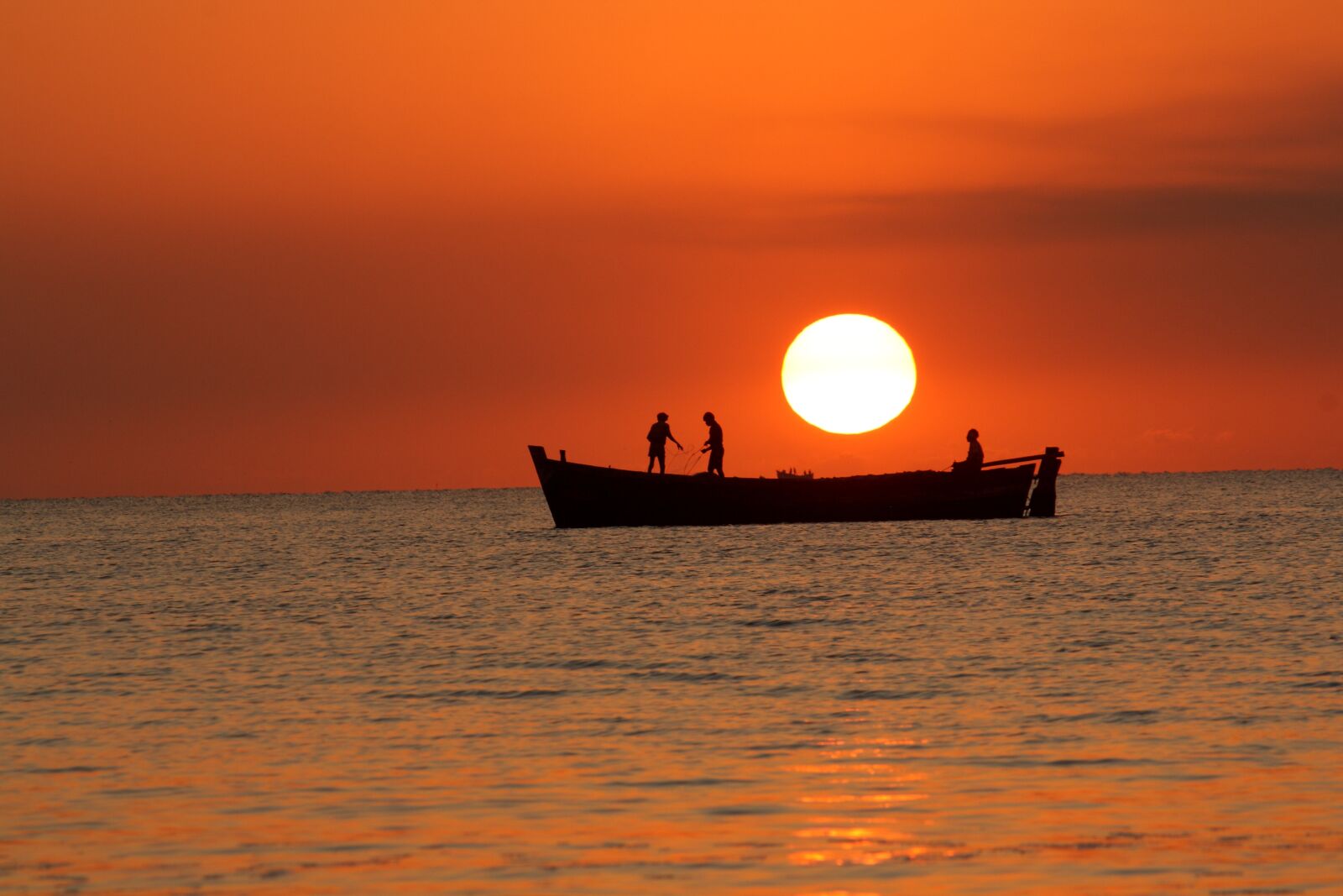 Canon EOS 1000D (EOS Digital Rebel XS / EOS Kiss F) sample photo. Sunset, sea, water photography