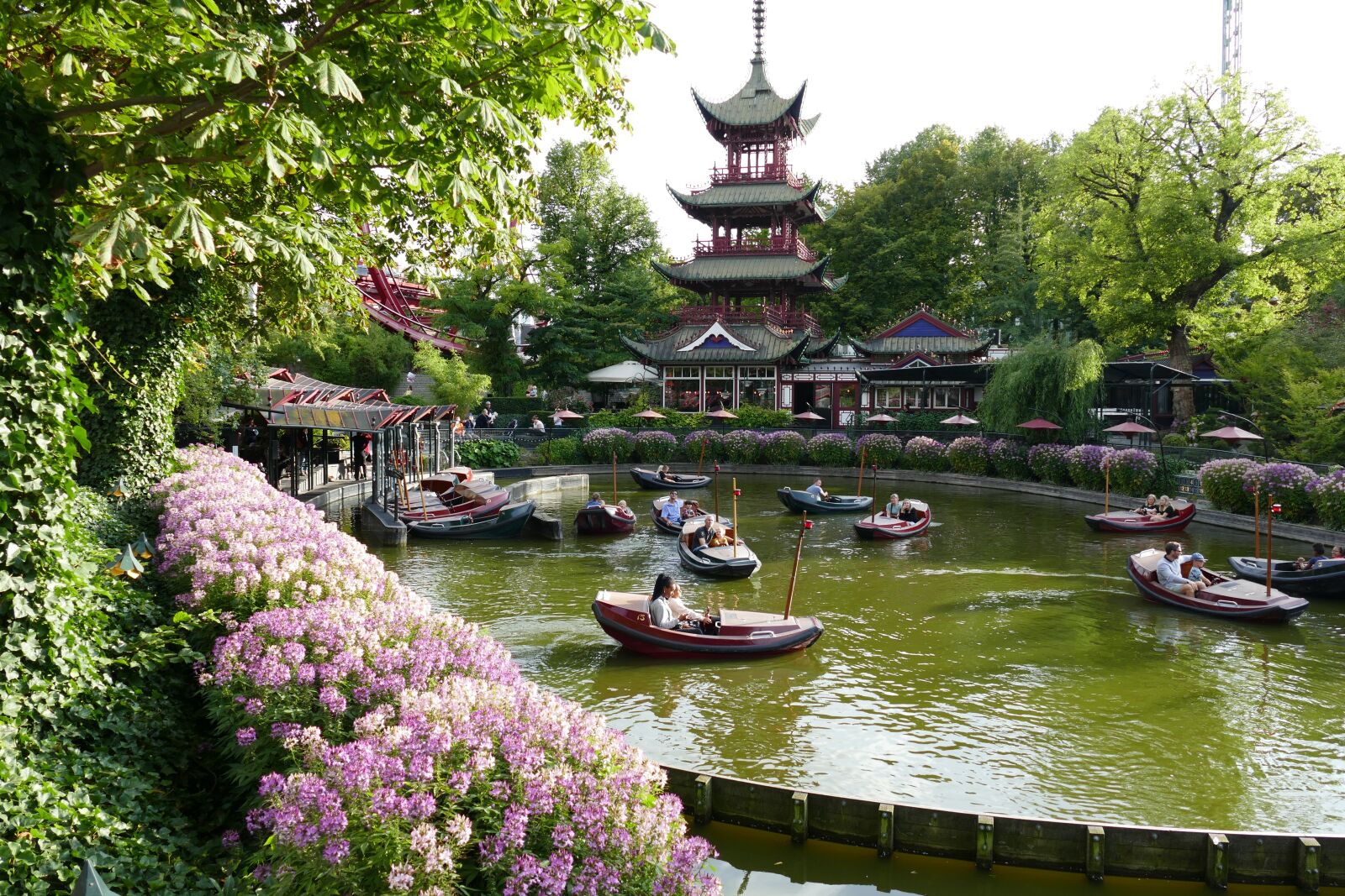 Panasonic Lumix DMC-FZ1000 sample photo. Temple, park, lake photography