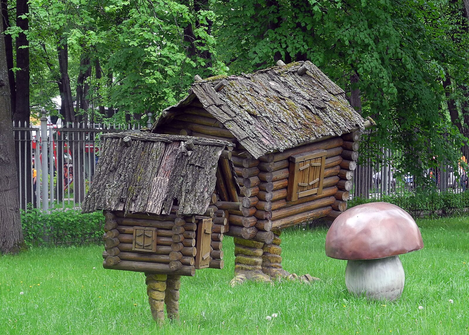 Nikon Coolpix P7000 sample photo. Park, greens, hut photography