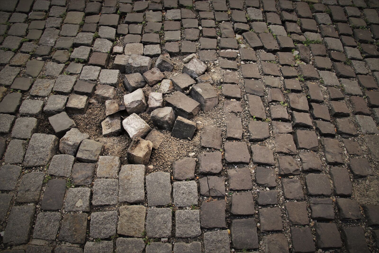 Canon EOS 80D sample photo. Pavers, uncomfortable, pavement photography
