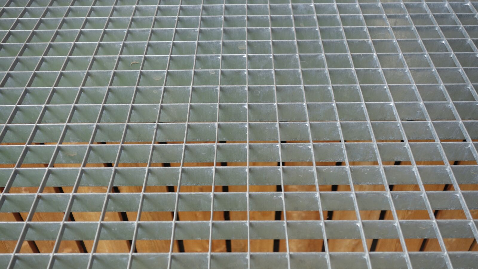 Sony Cyber-shot DSC-RX100 II sample photo. Grid, metal, geometry photography