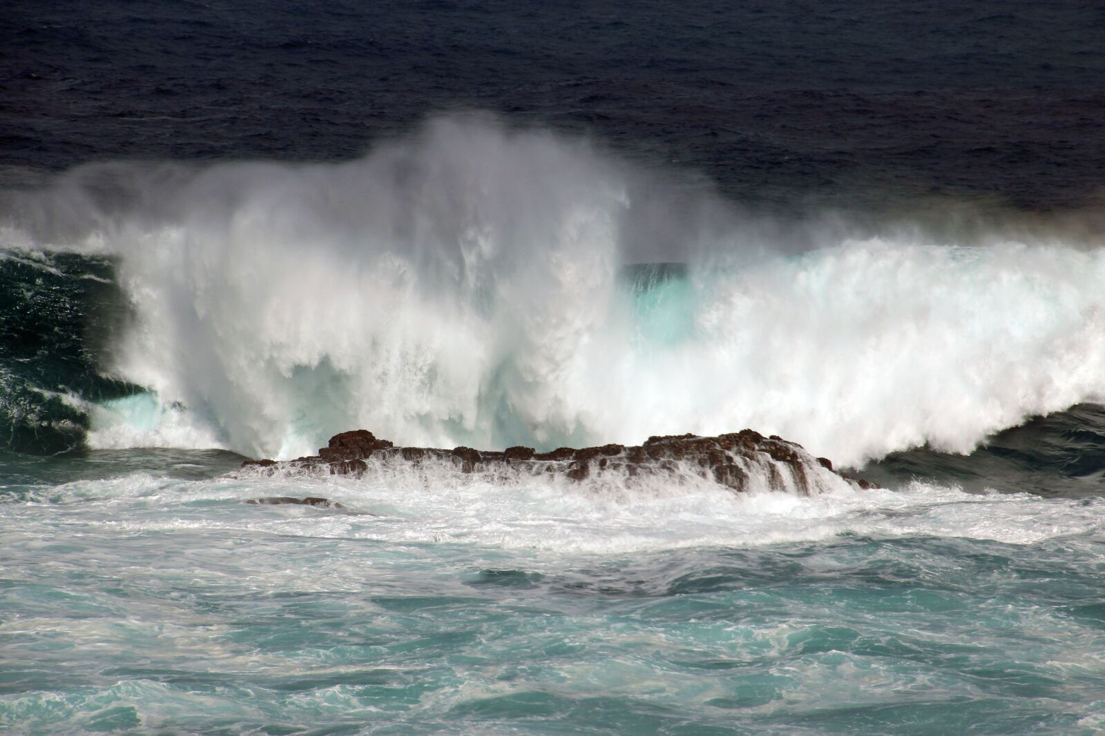 Canon EOS 600D (Rebel EOS T3i / EOS Kiss X5) sample photo. Surf, waters, ocean photography