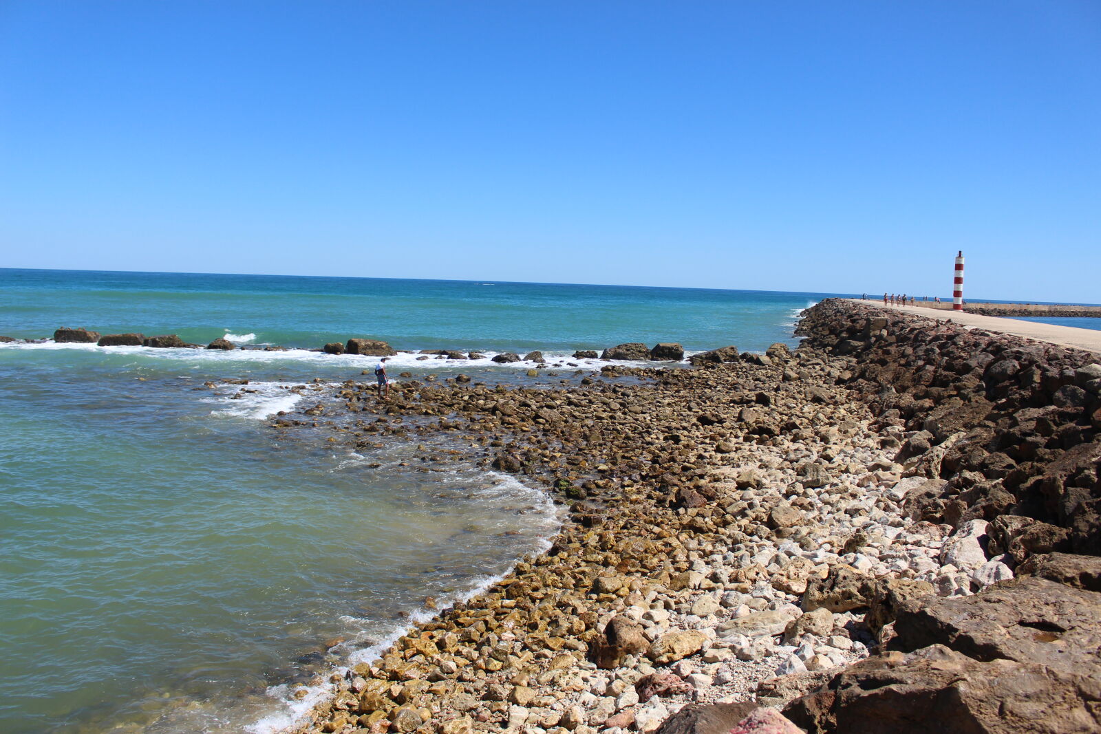 Canon EOS 700D (EOS Rebel T5i / EOS Kiss X7i) sample photo. Blue, blue, sky, red photography
