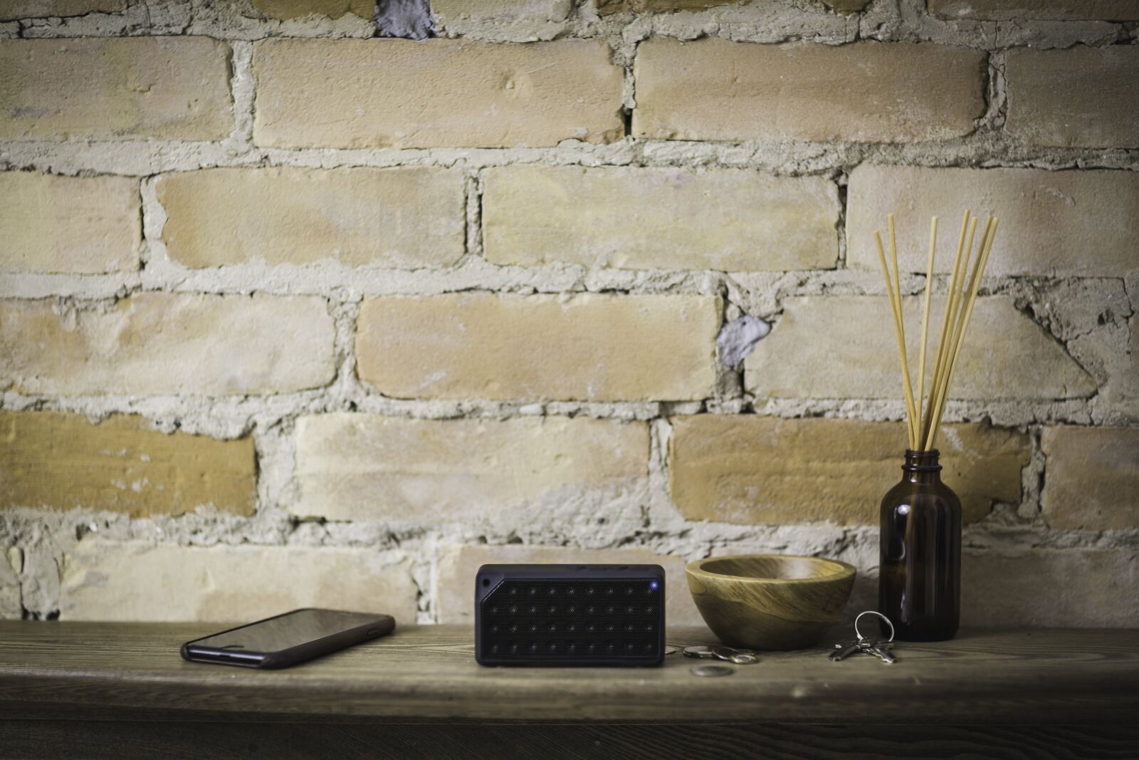 Canon EF 85mm F1.2L II USM sample photo. Bluetooth, black, speaker photography