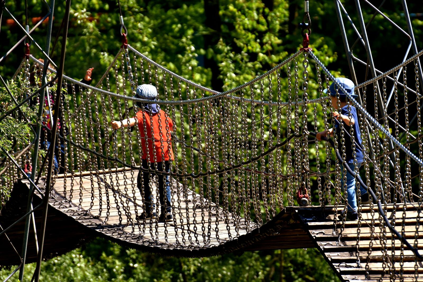 Nikon D7200 sample photo. Suspension bridge, chains, children photography