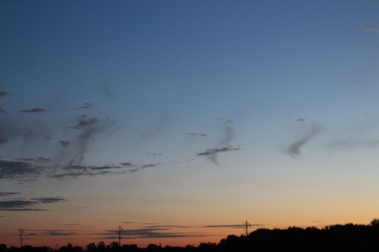 Canon EOS 700D (EOS Rebel T5i / EOS Kiss X7i) + Canon EF-S 18-55mm F3.5-5.6 IS STM sample photo. Clouds, country, field, landscape photography