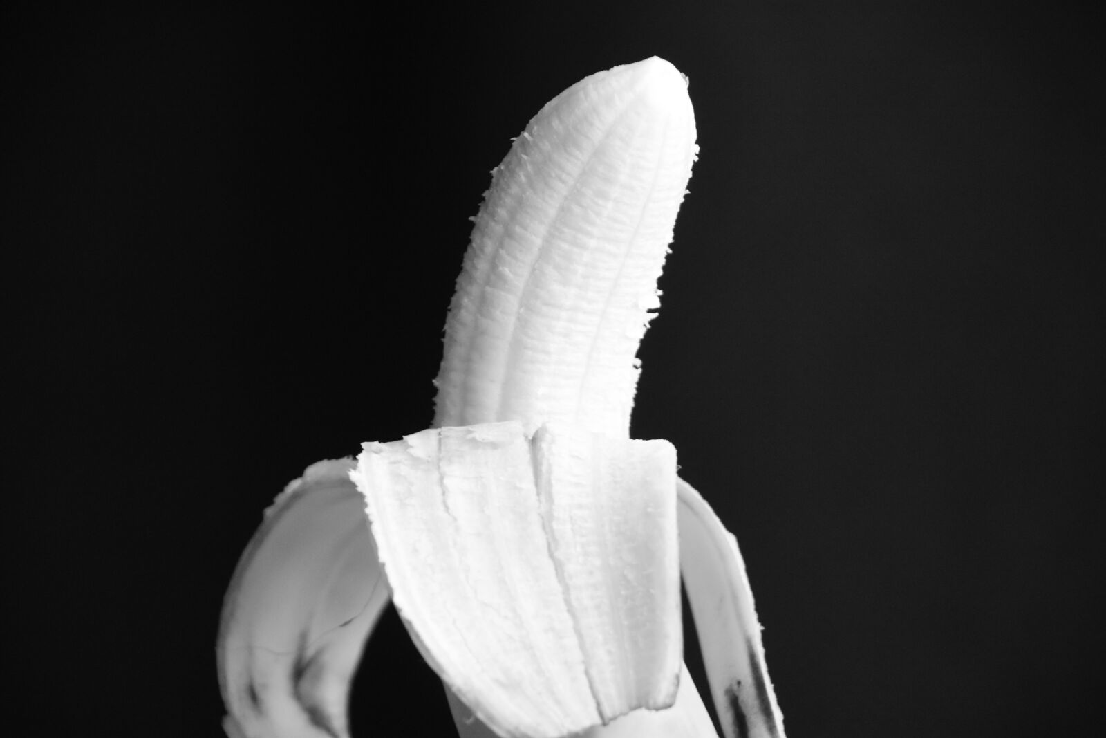 Nikon D7200 sample photo. Banana, black and white photography