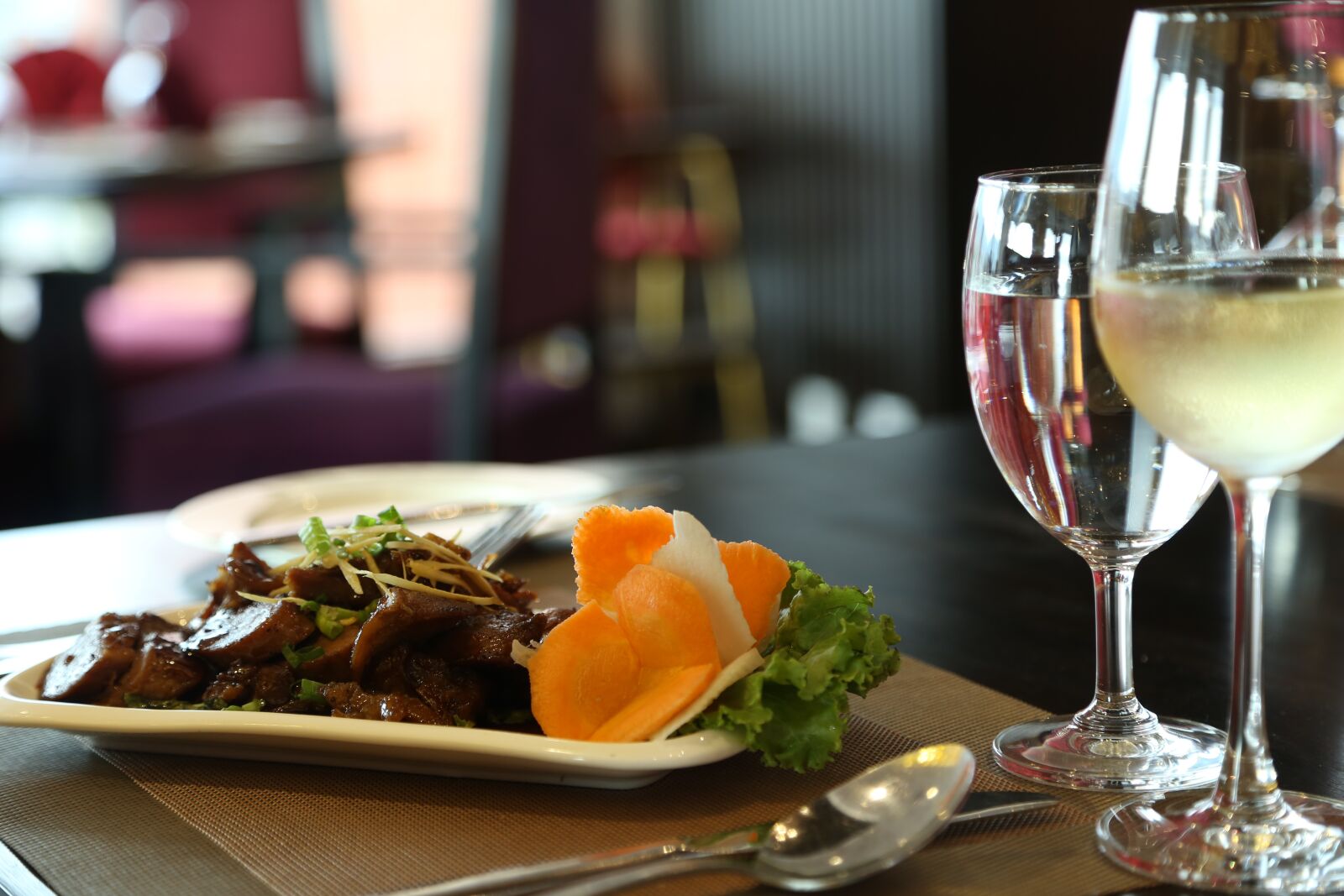 Canon EOS 6D + Canon EF 24-105mm F4L IS USM sample photo. Table, hotel, wine photography