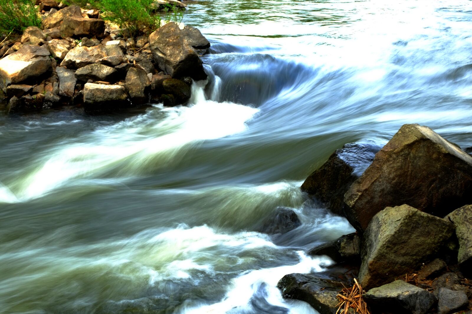 Fujifilm X-E1 sample photo. Rock, rapids, nature photography