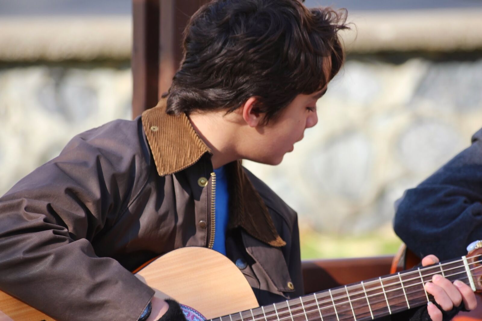 Canon EOS 650D (EOS Rebel T4i / EOS Kiss X6i) sample photo. Guitar, young, park photography