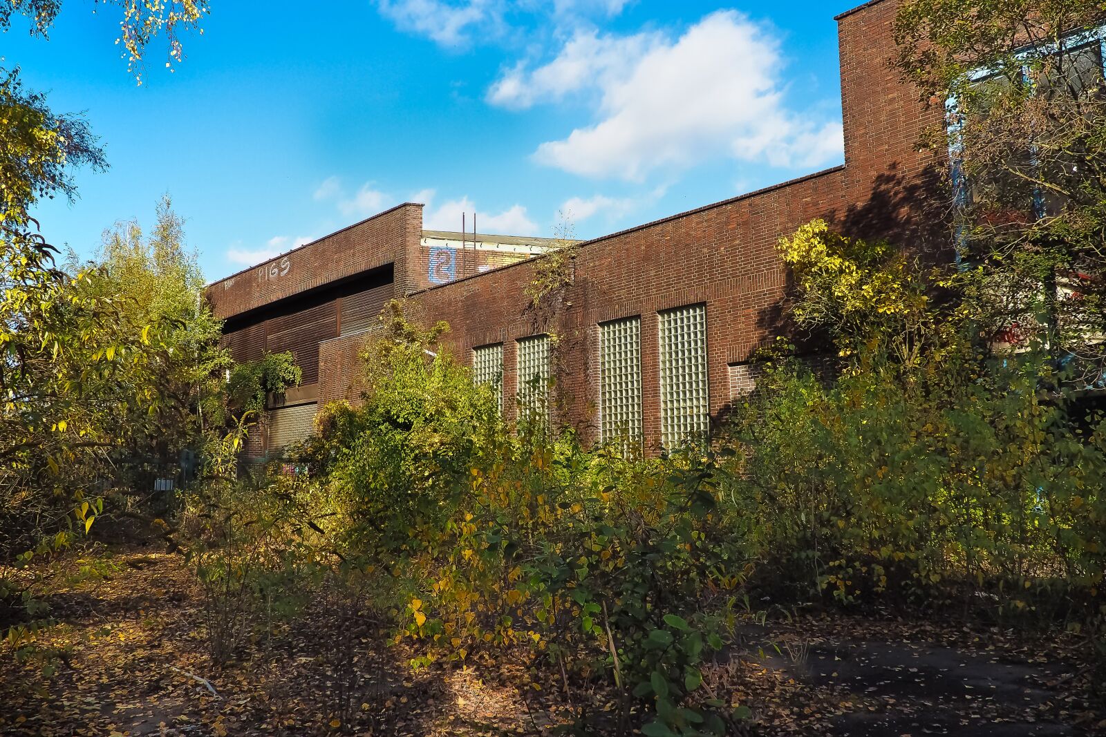 Olympus OM-D E-M10 sample photo. Lost places, factory, old photography