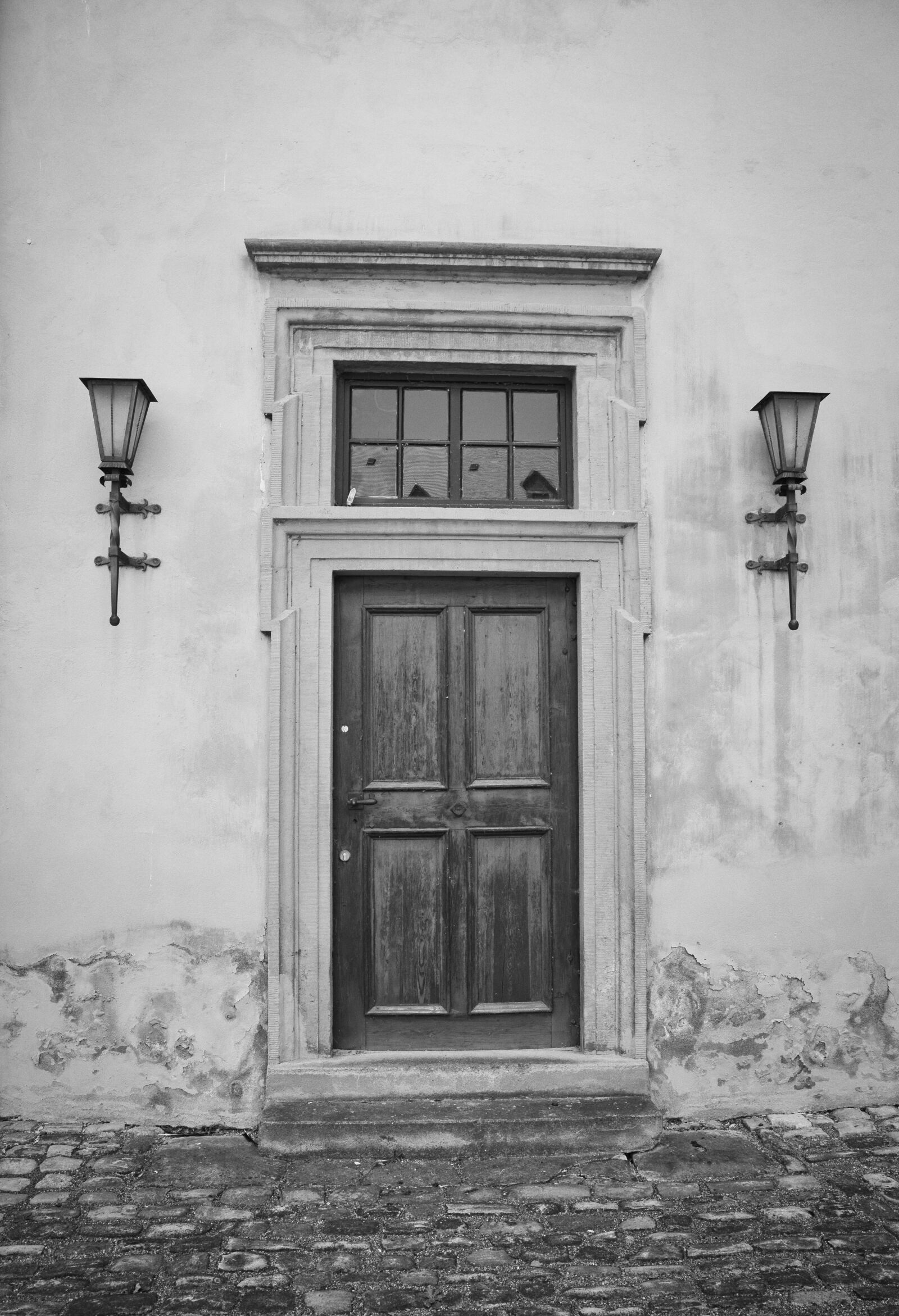 Canon EF 24-105mm F3.5-5.6 IS STM sample photo. Door, zeitz, old photography