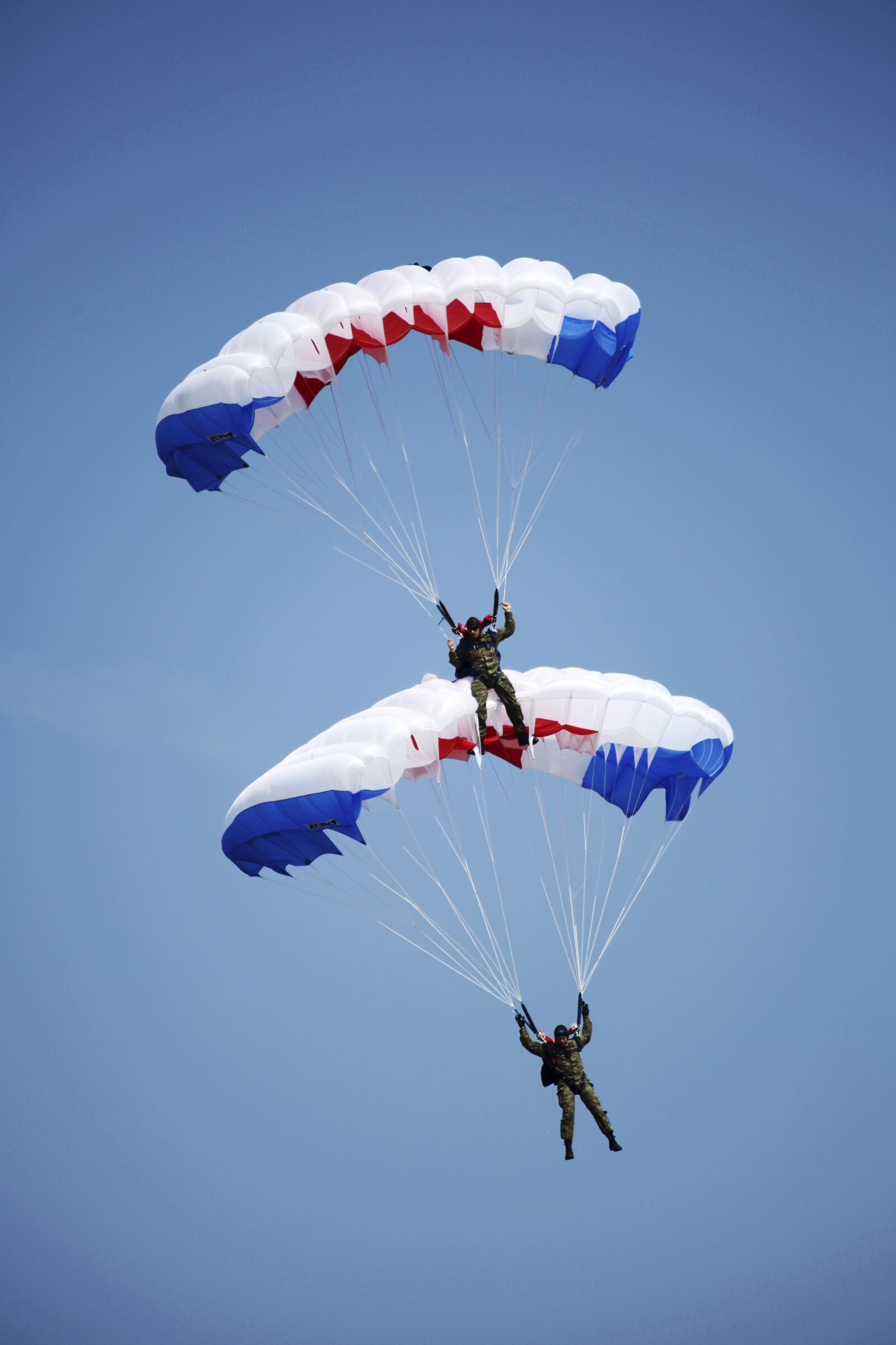 Canon EOS 5D Mark II sample photo. Pair, paragliding, airshows photography