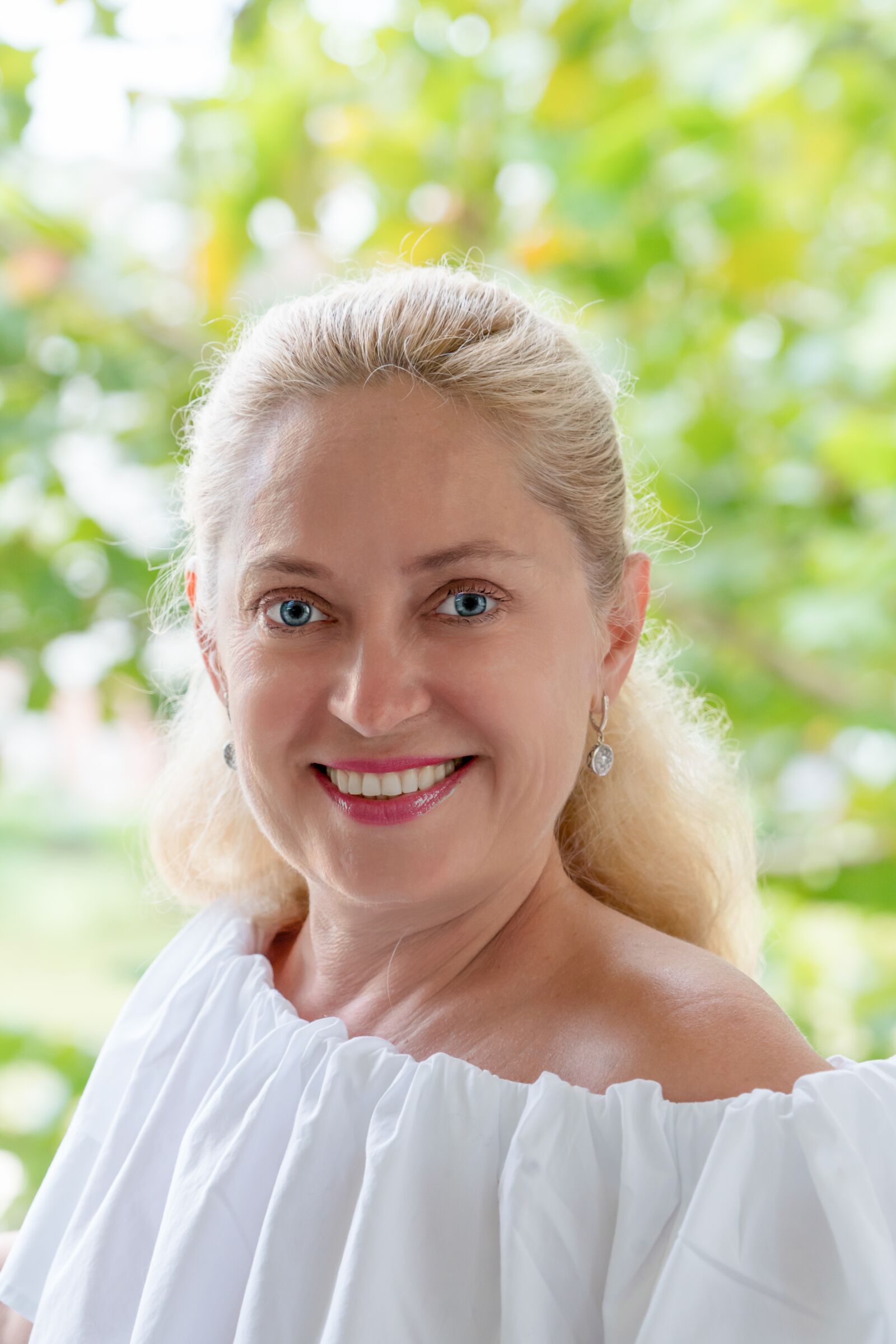 Sony a7R II sample photo. Woman, mature, people photography