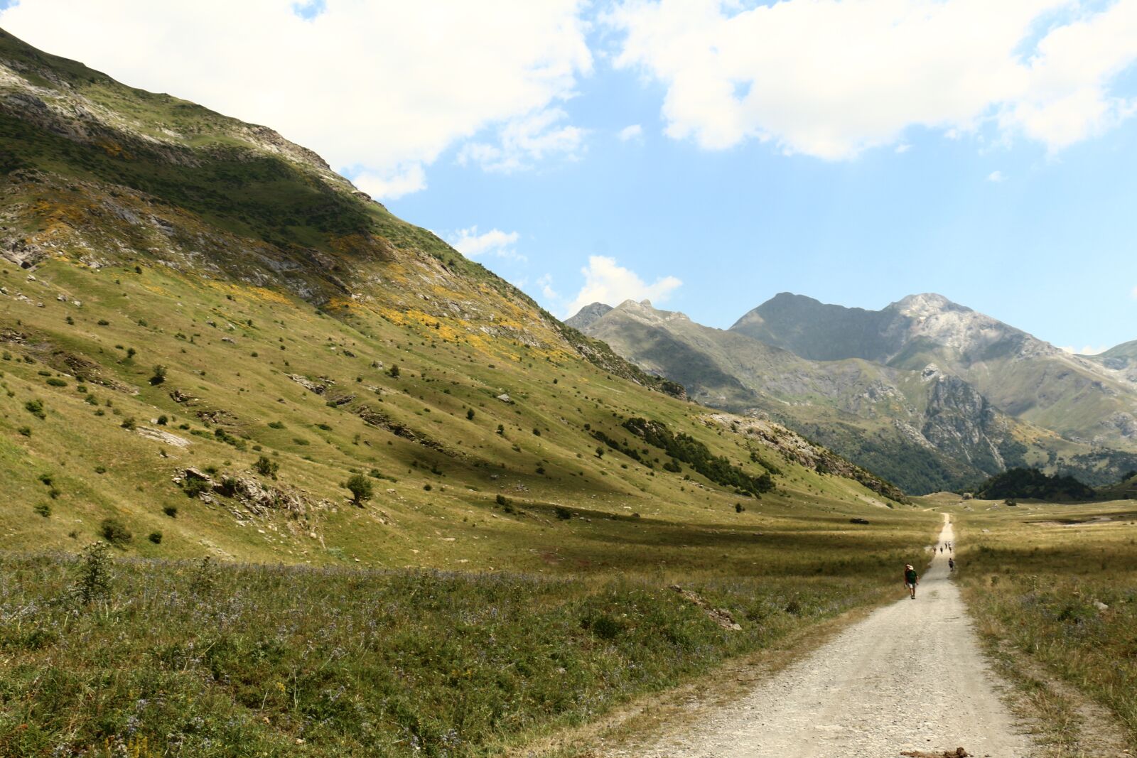 Canon EOS 700D (EOS Rebel T5i / EOS Kiss X7i) sample photo. Hiking, huesca, pi photography