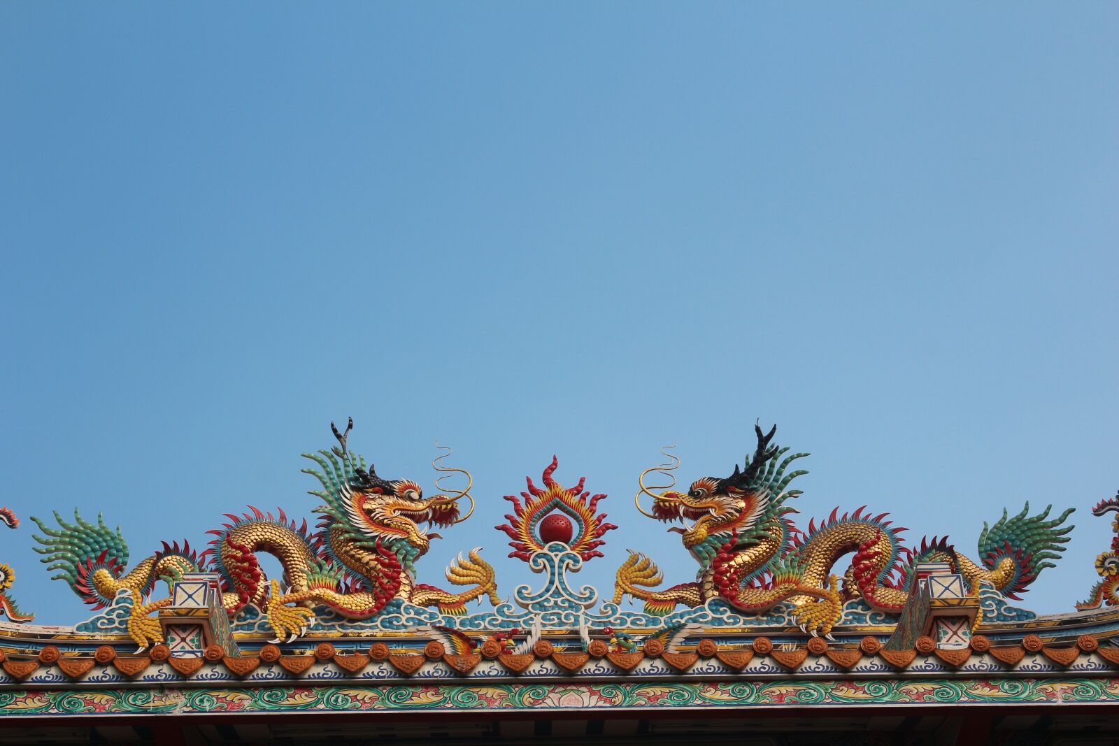 Canon EOS 600D (Rebel EOS T3i / EOS Kiss X5) sample photo. Dragons, asia, roof complete photography