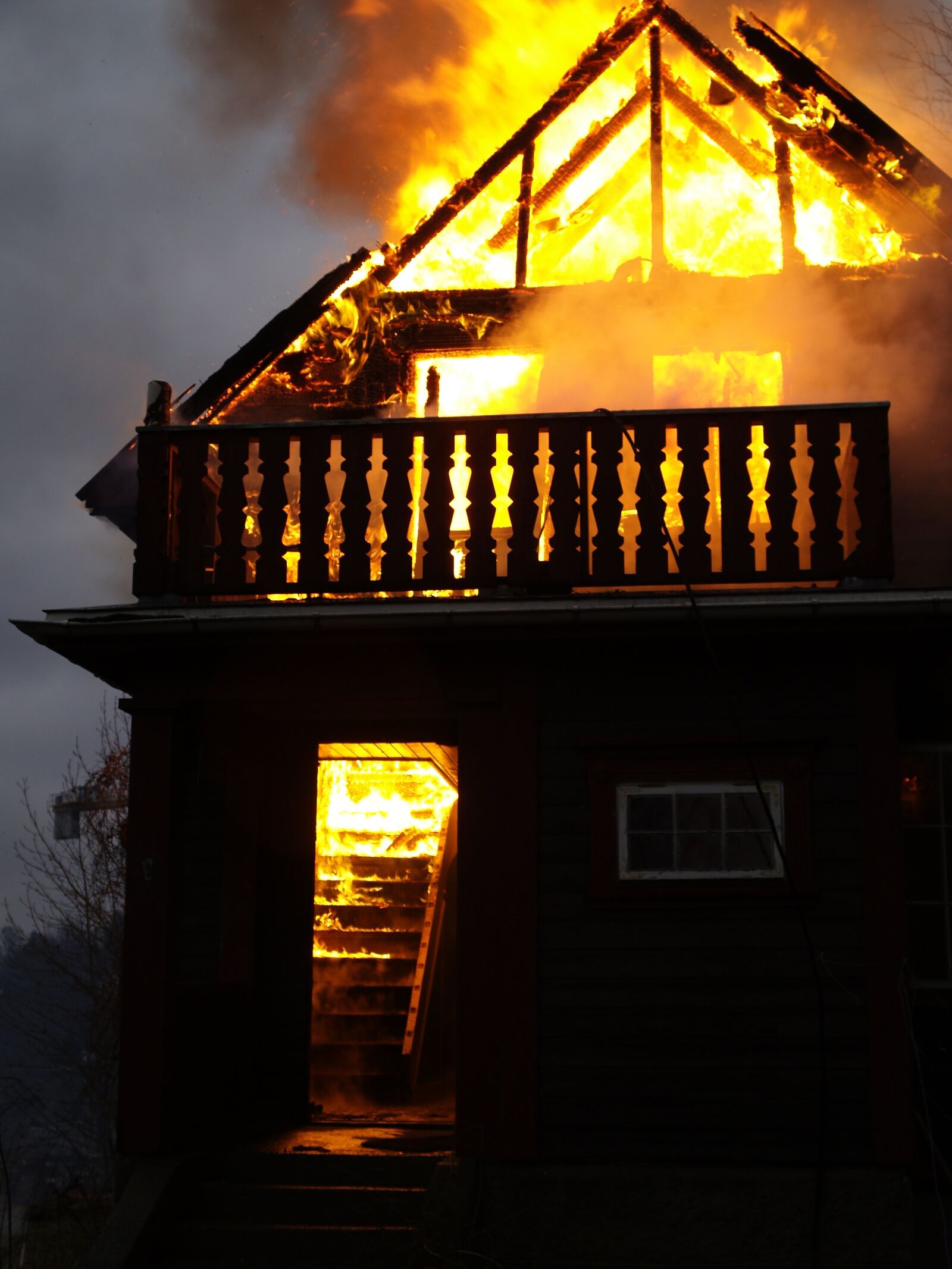Olympus E-500 (EVOLT E-500) sample photo. Flame, fire, inferno photography