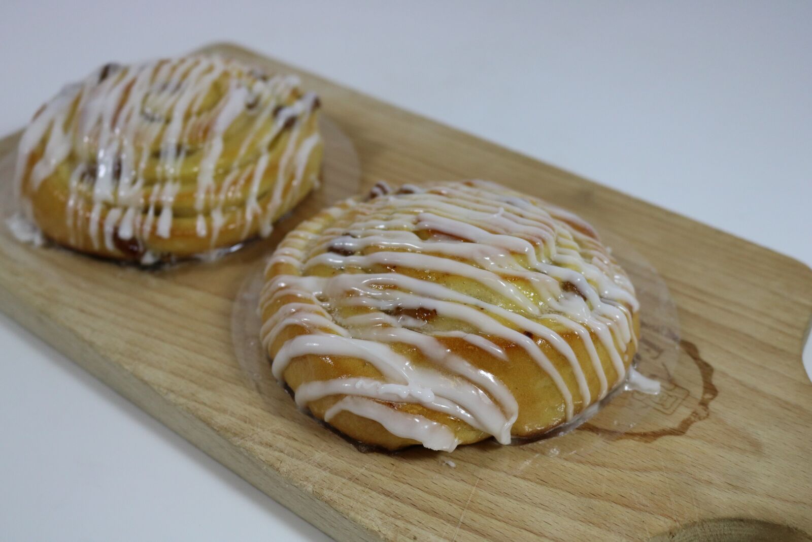 Canon EOS 750D (EOS Rebel T6i / EOS Kiss X8i) sample photo. Coffee, brioche, tasty photography