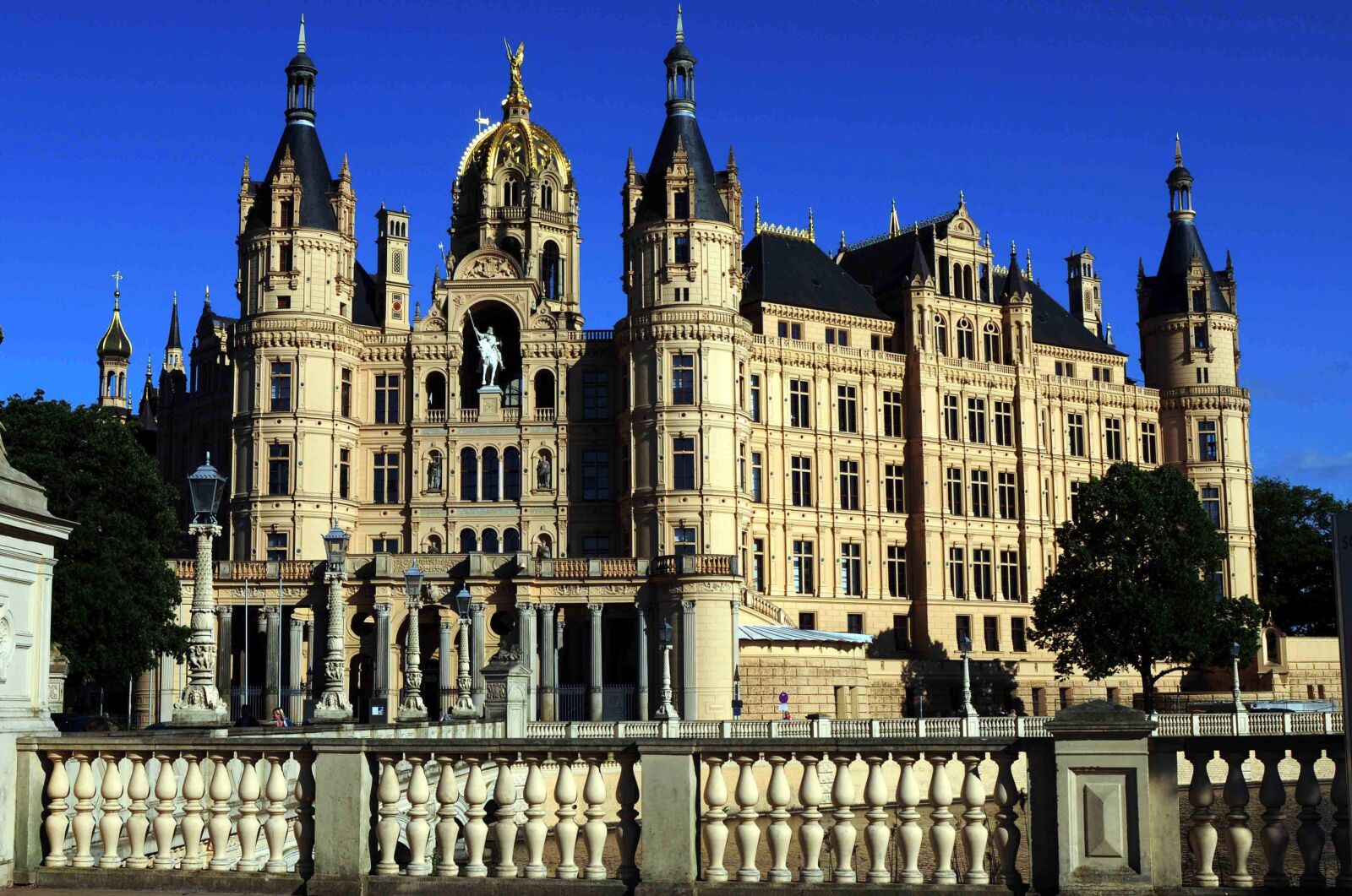 Nikon D300S sample photo. Castle, schwerin castle, blue photography
