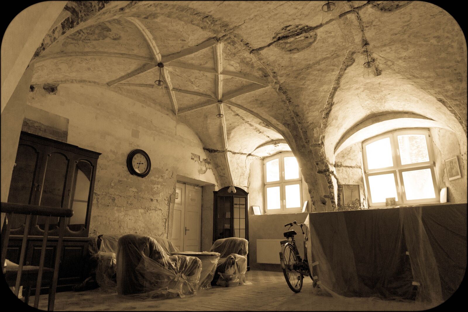 Sony E 16-50mm F3.5-5.6 PZ OSS sample photo. Retro, construction, church photography