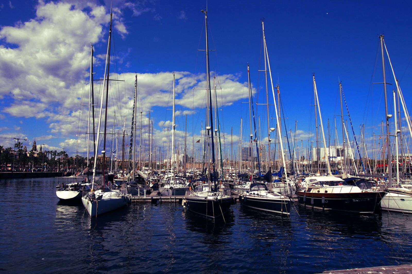 Olympus PEN E-PM1 sample photo. Barcelona, blue, sky, cruise photography