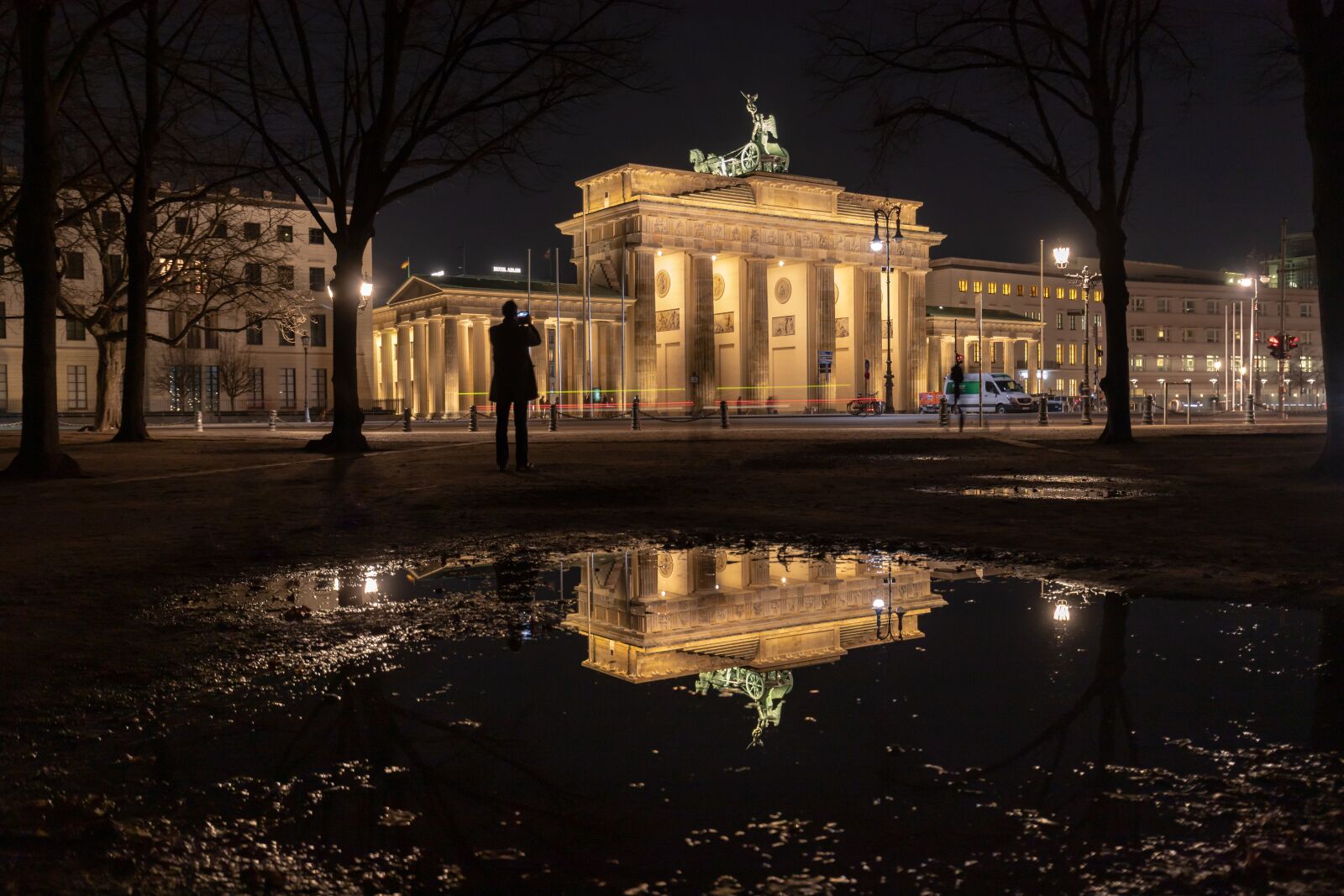 Canon EF 16-35mm F4L IS USM sample photo. Berlin, brandenburg gate, night photography