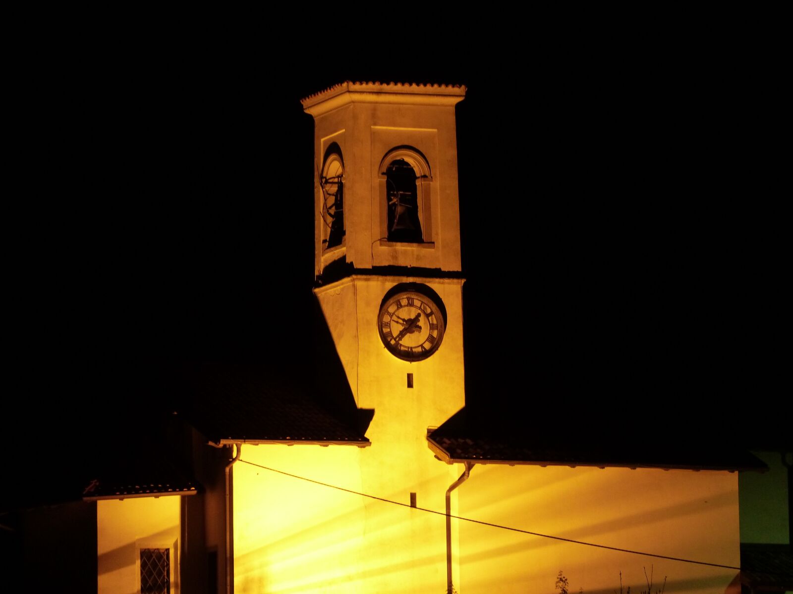Panasonic Lumix DMC-FZ200 sample photo. Church, illuminated, night photography