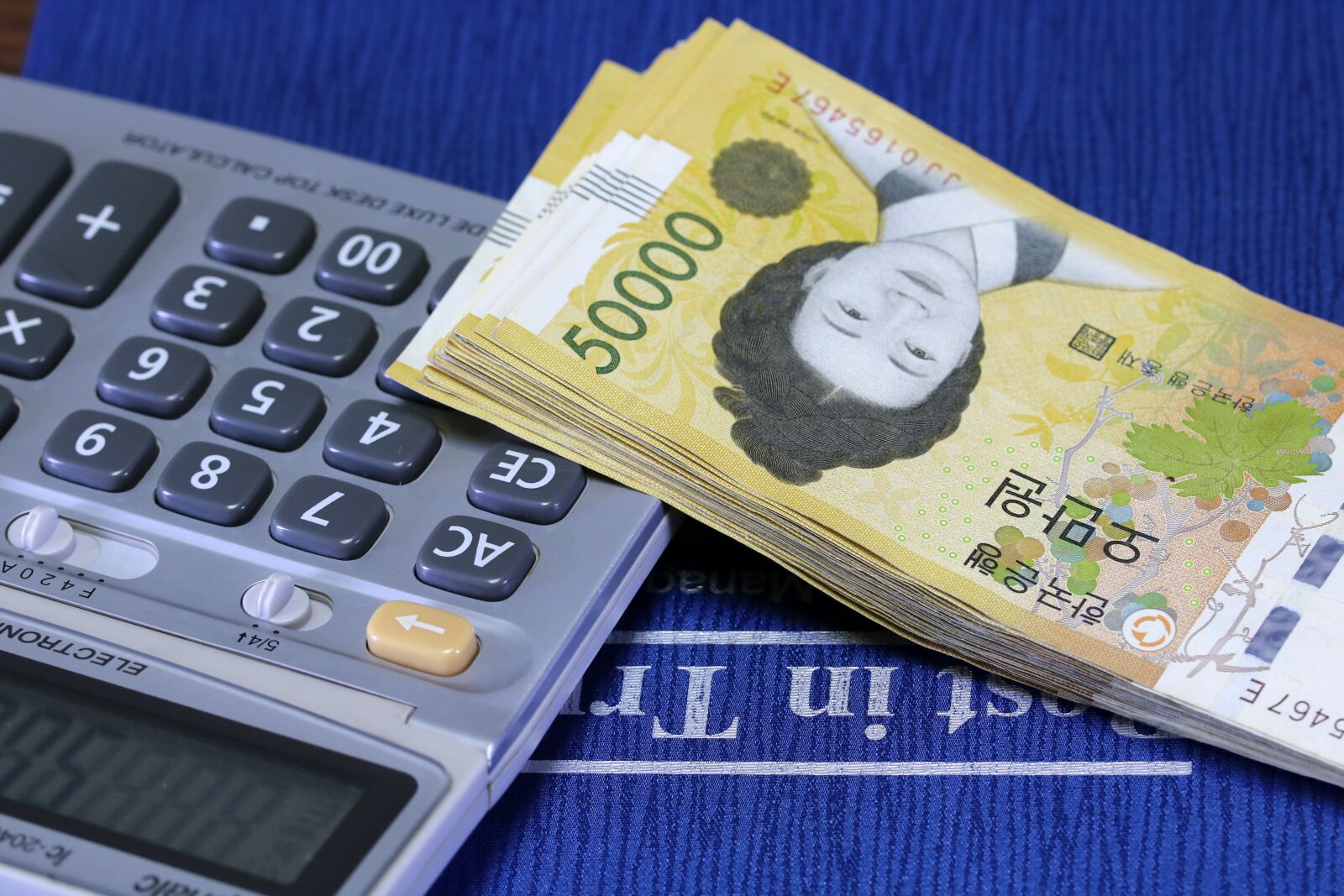 Canon EOS 750D (EOS Rebel T6i / EOS Kiss X8i) sample photo. Don, money, currency photography