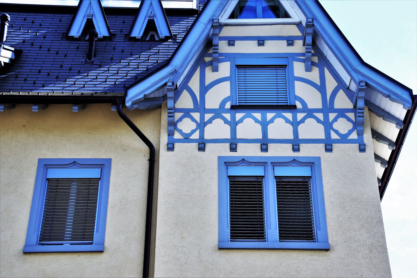 Canon EOS 80D sample photo. Architecture, house, window photography