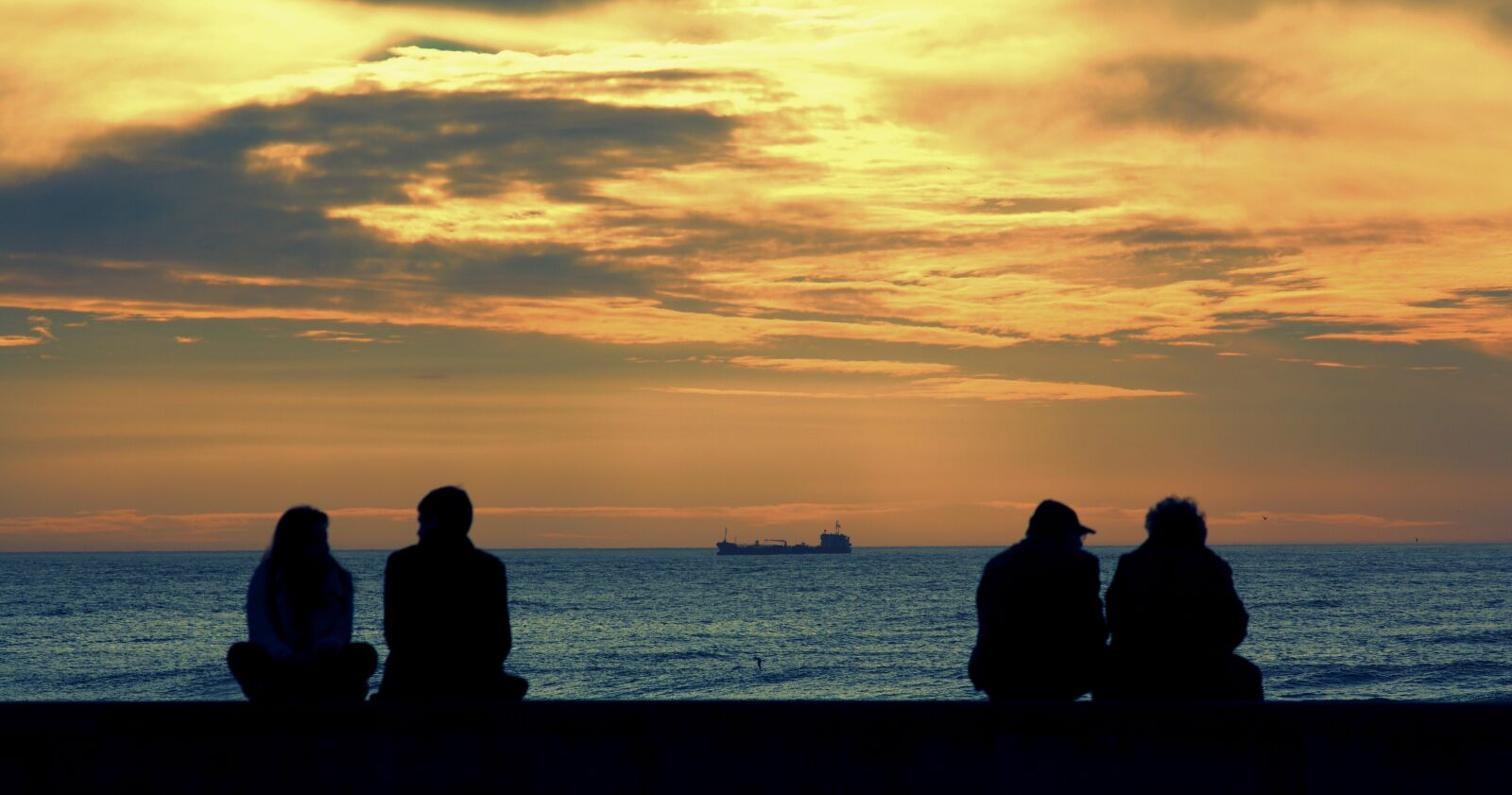 Canon EOS 550D (EOS Rebel T2i / EOS Kiss X4) sample photo. Sunset, sky, waters photography